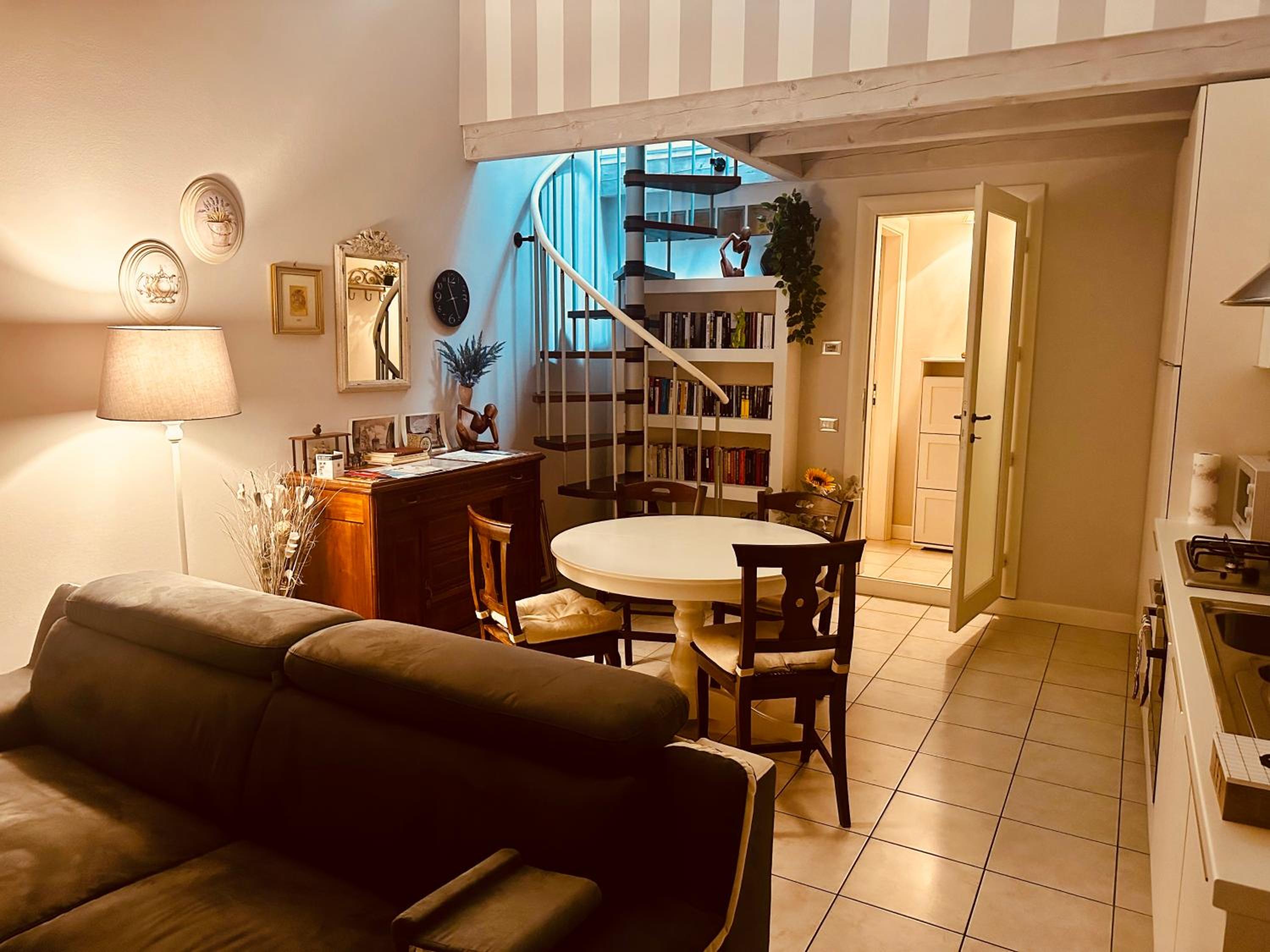 One-Bedroom Apartment photo 1