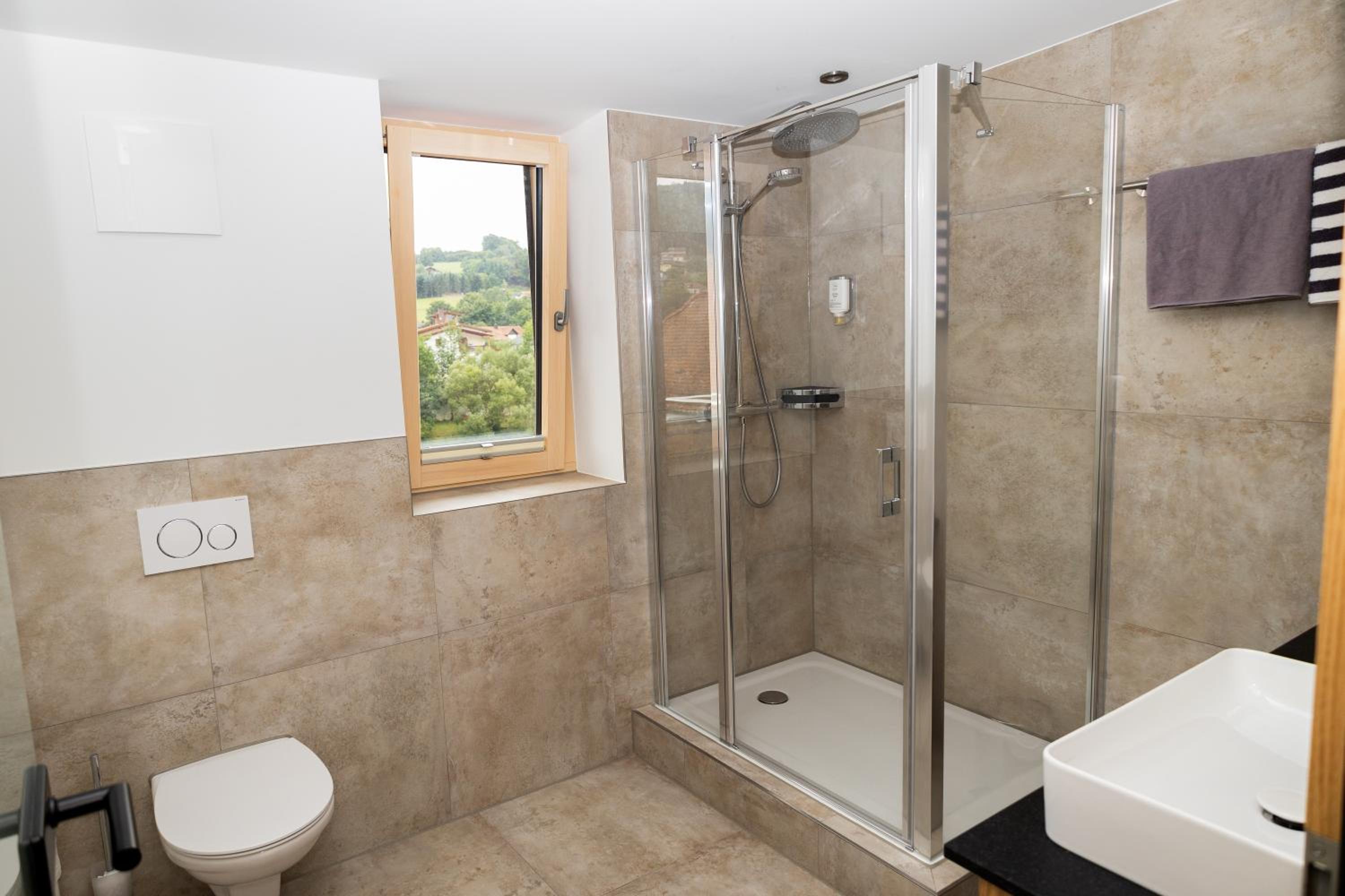 Junior Suite with Balcony - Photo 2
