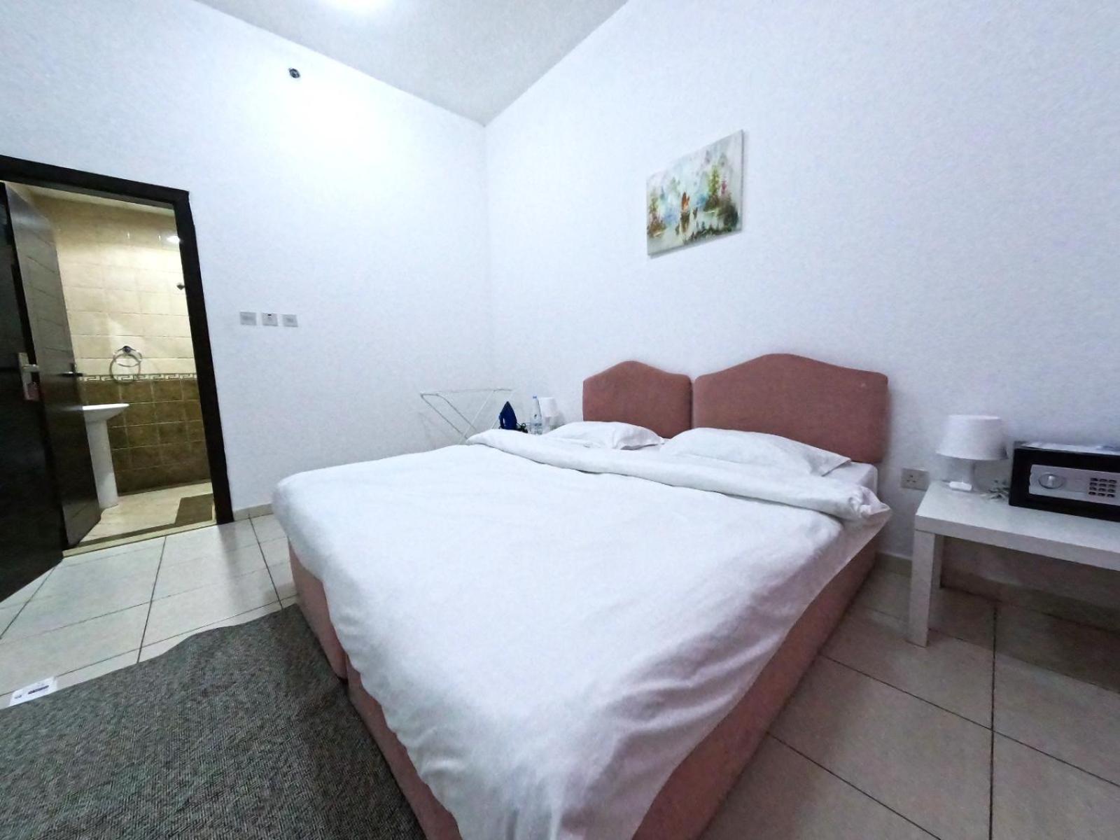 Apartment photo 2
