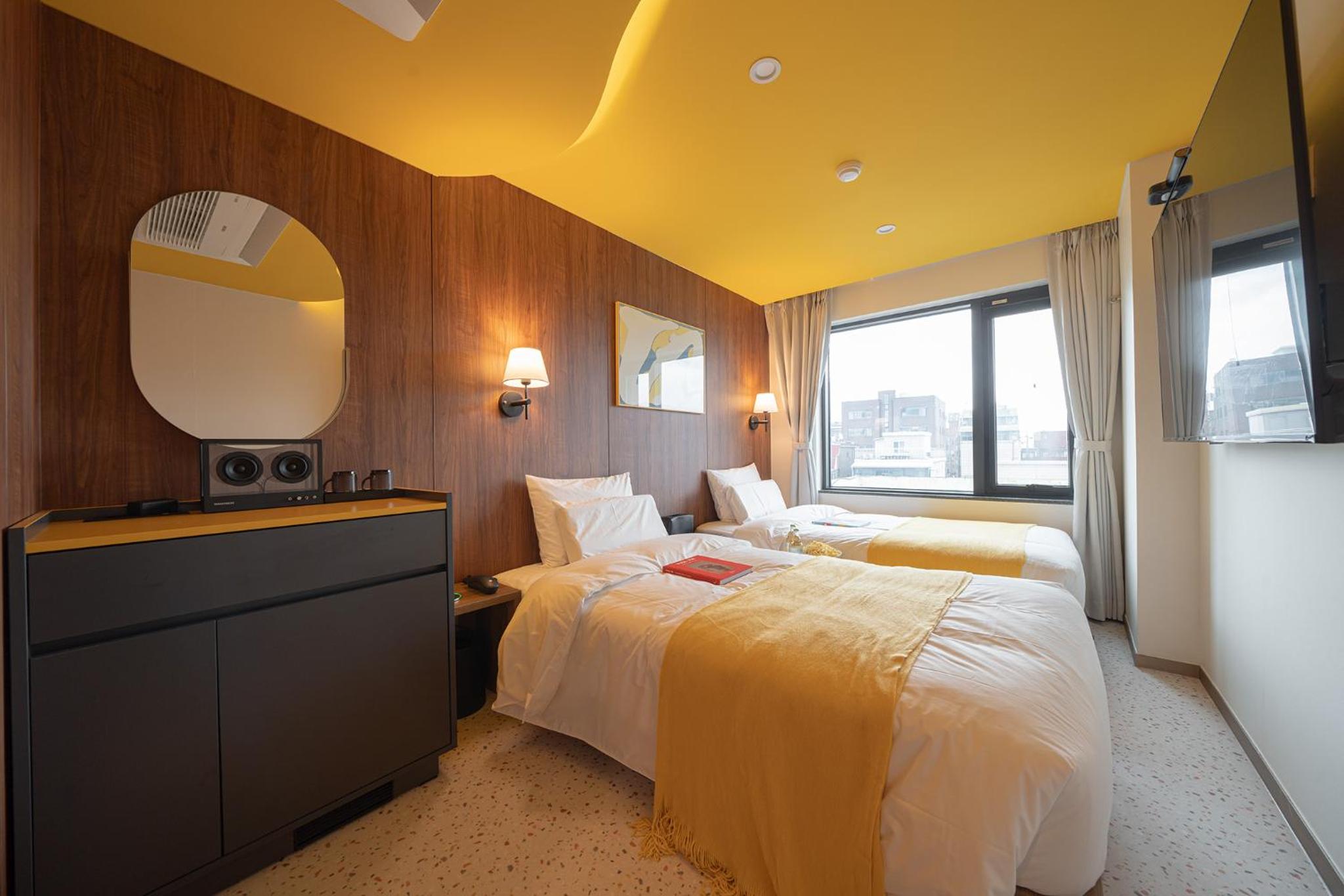 Deluxe Twin Room - Photo 1