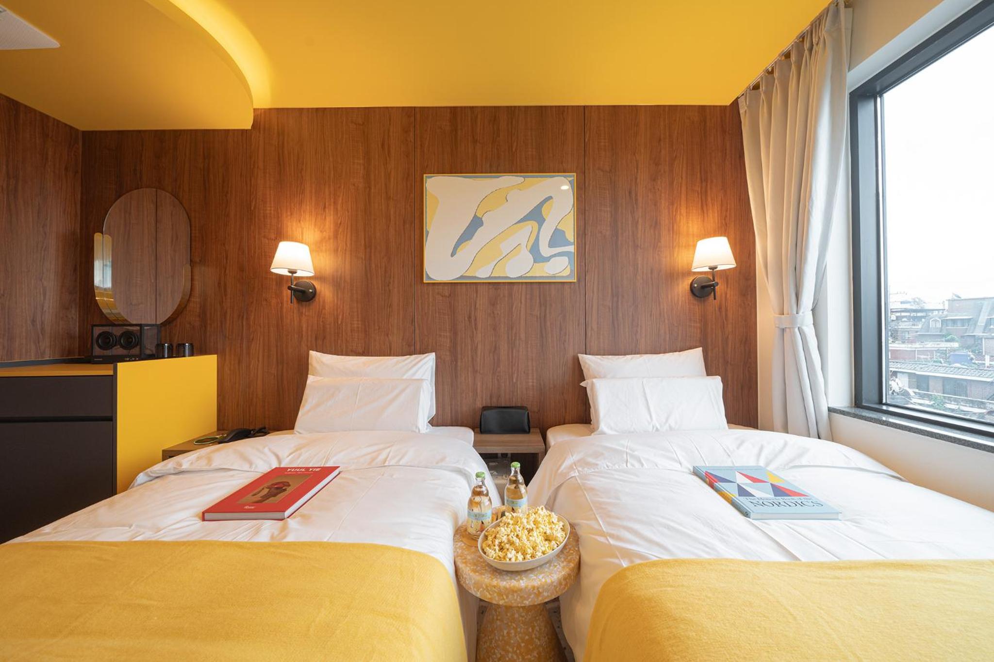 Deluxe Twin Room - Photo 12