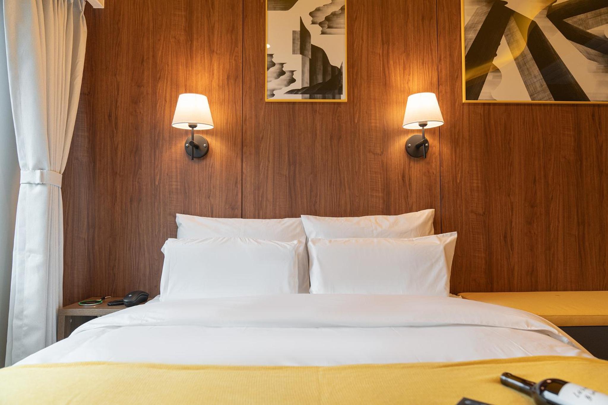 Deluxe Double Room - Photo 19