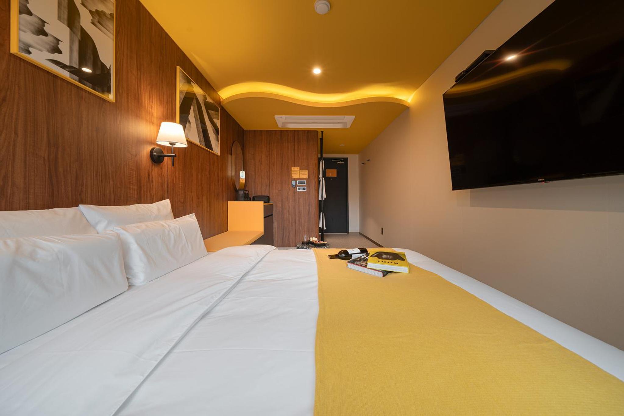 Deluxe Double Room - Photo 21