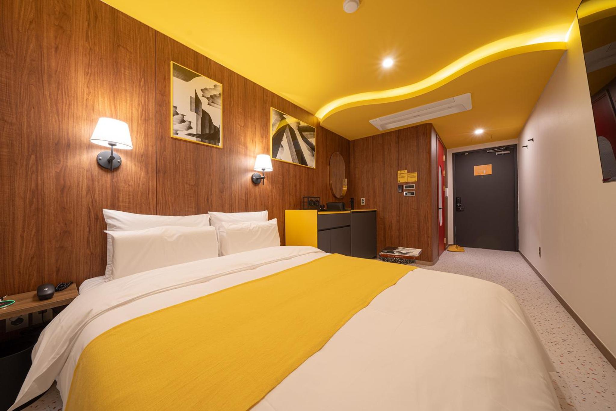 Deluxe Double Room - Photo 14