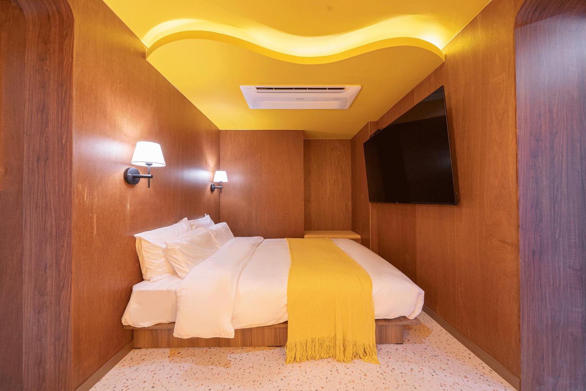 Suite - Photo 3