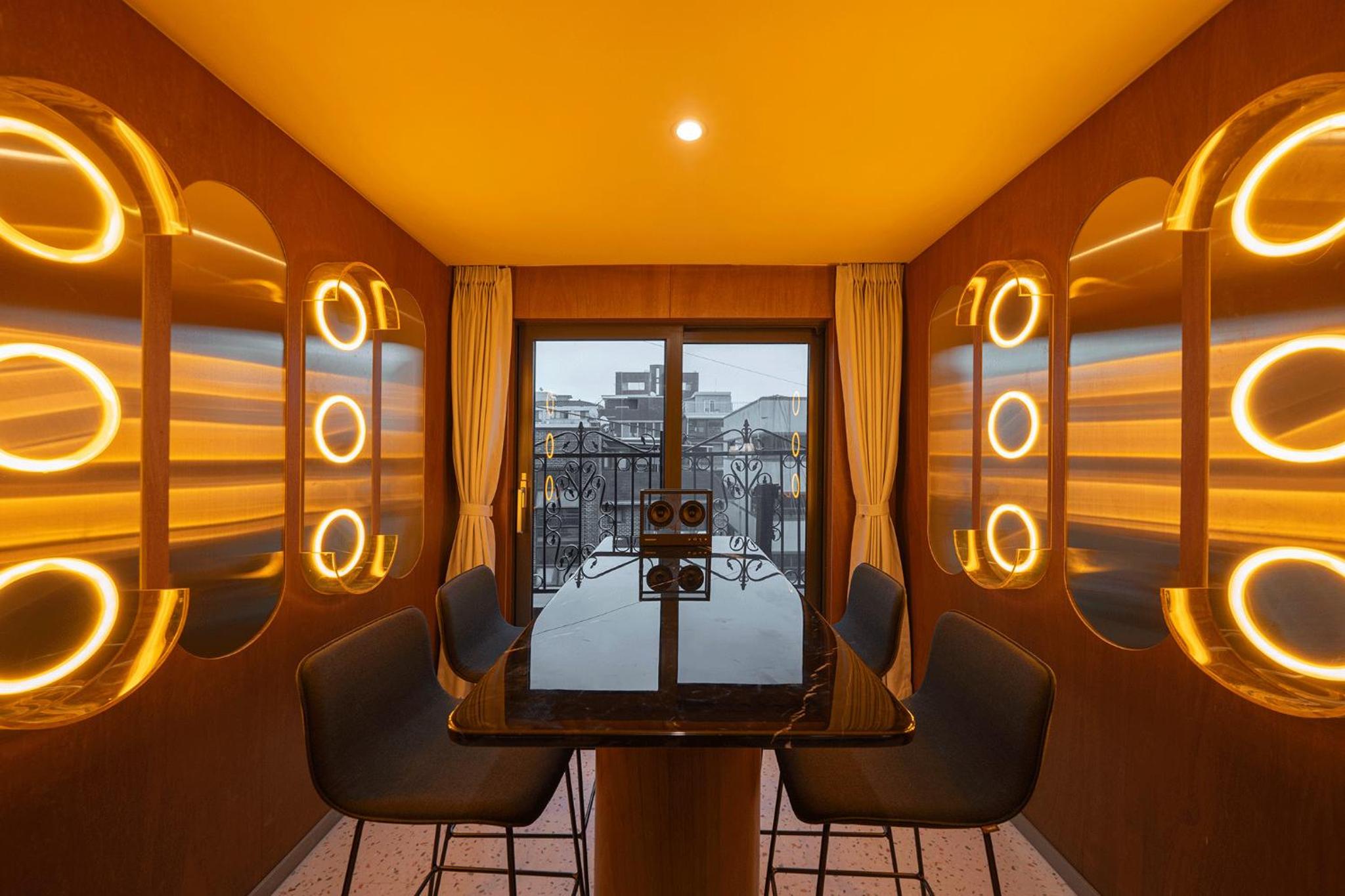 Suite - Photo 20