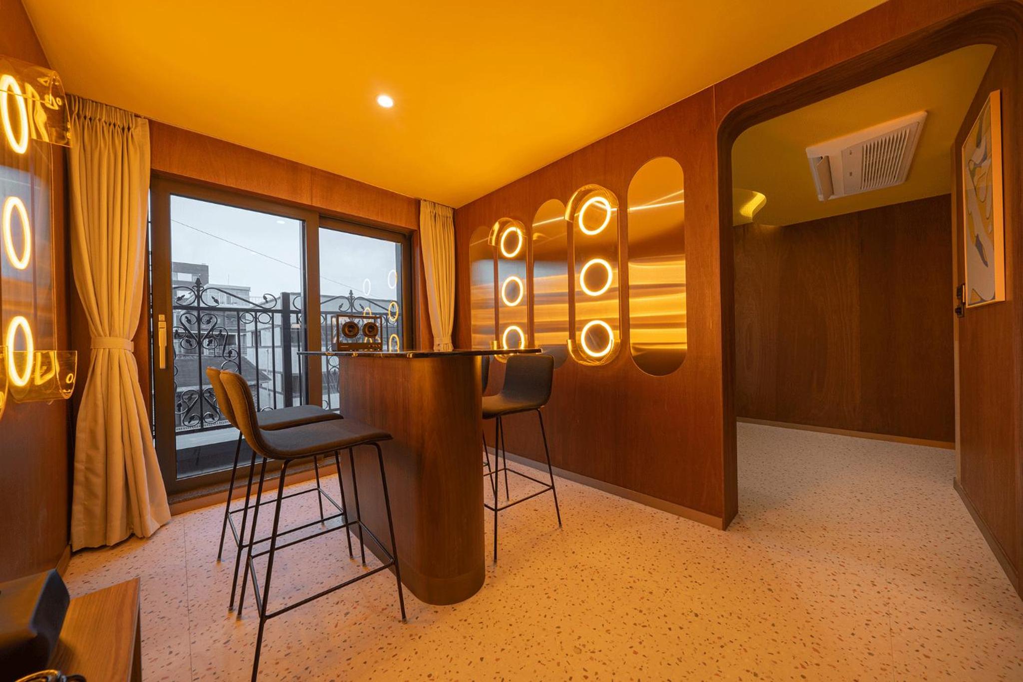 Suite - Photo 1