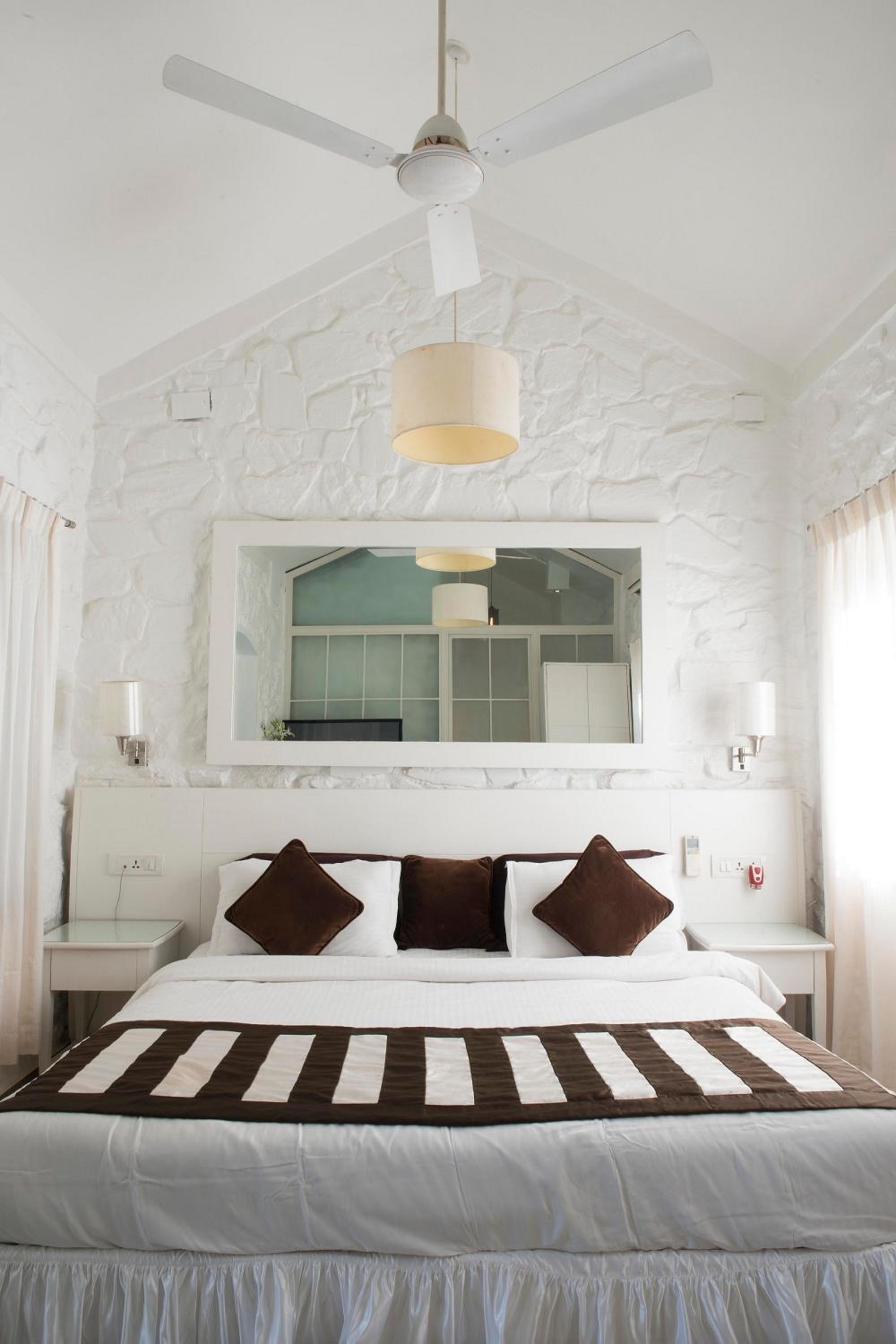 Standard Double Room - Photo 13