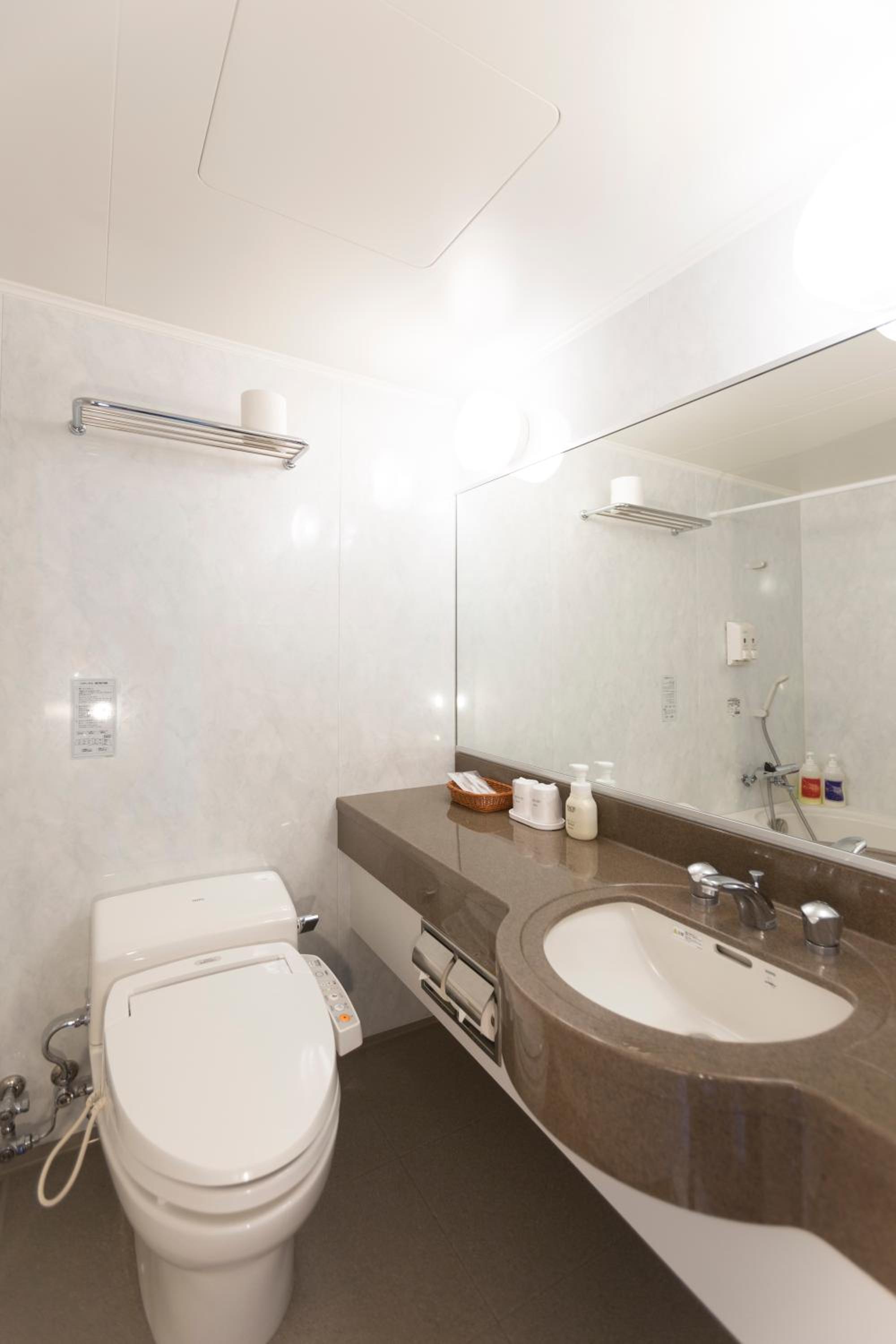 Twin Room - Non-Smoking - Photo 4