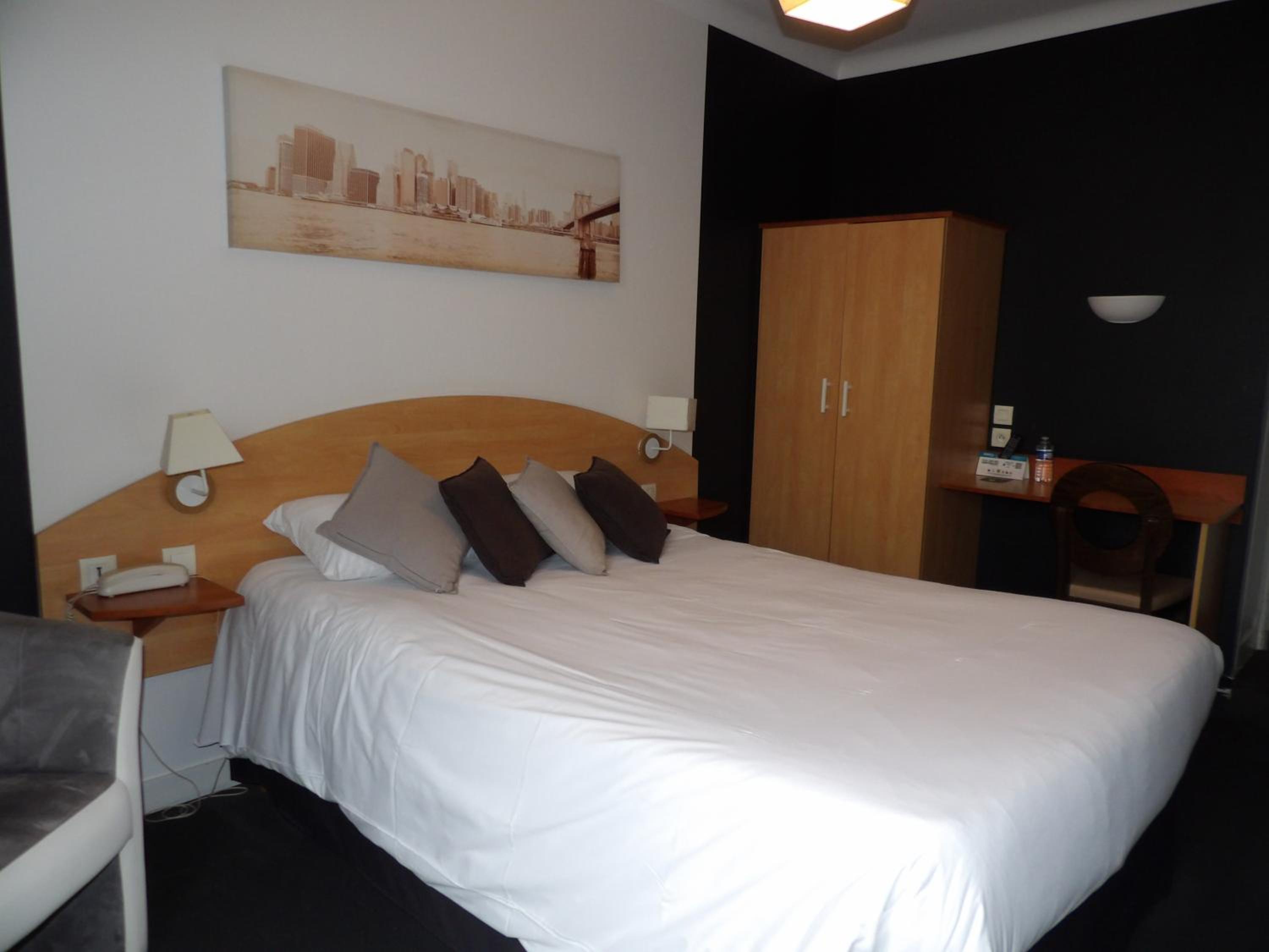 Standard Double Room - Non-Smoking - Photo 1