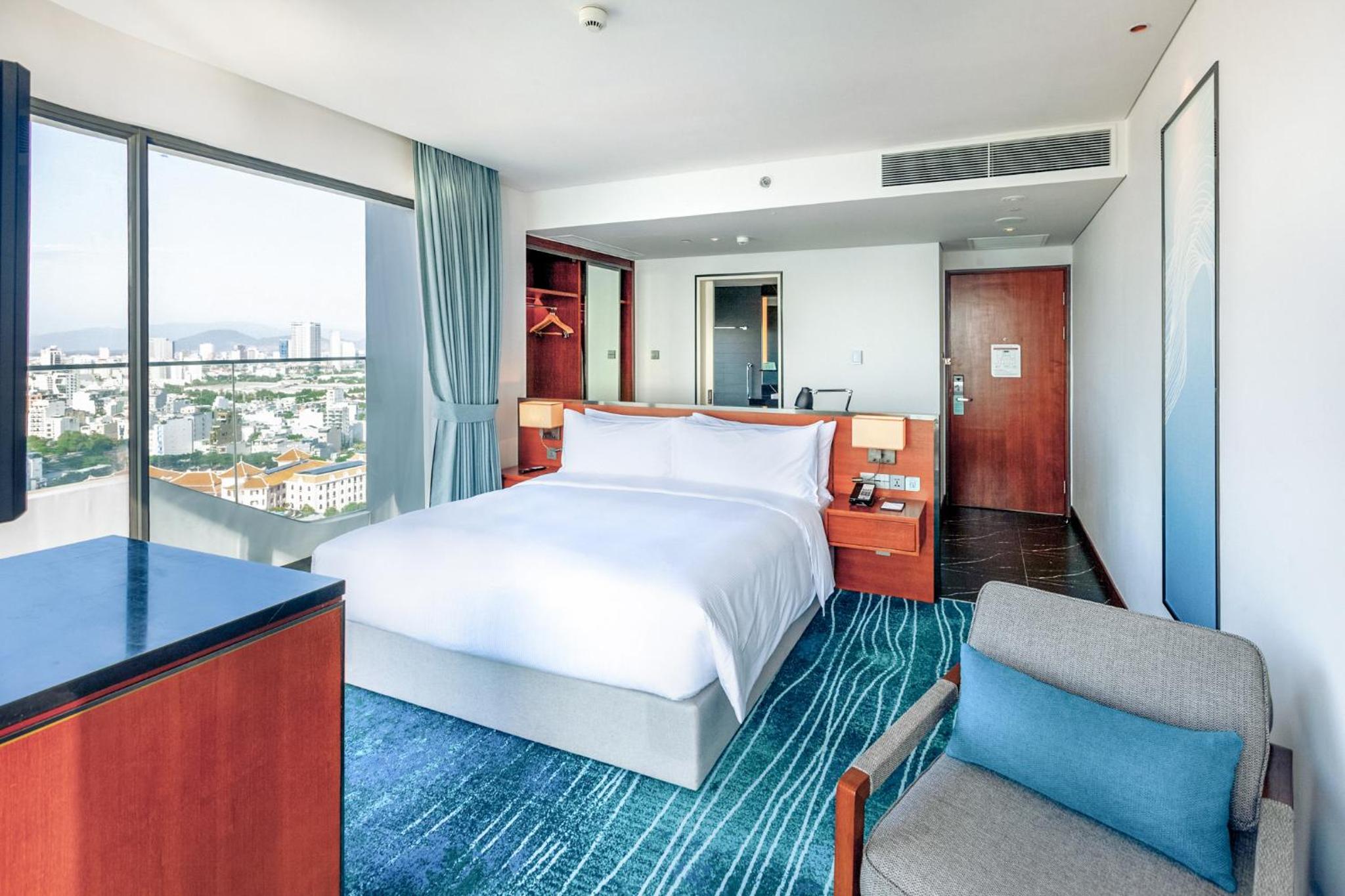 Panoramic Room with Ocean View and Balcony photo 3
