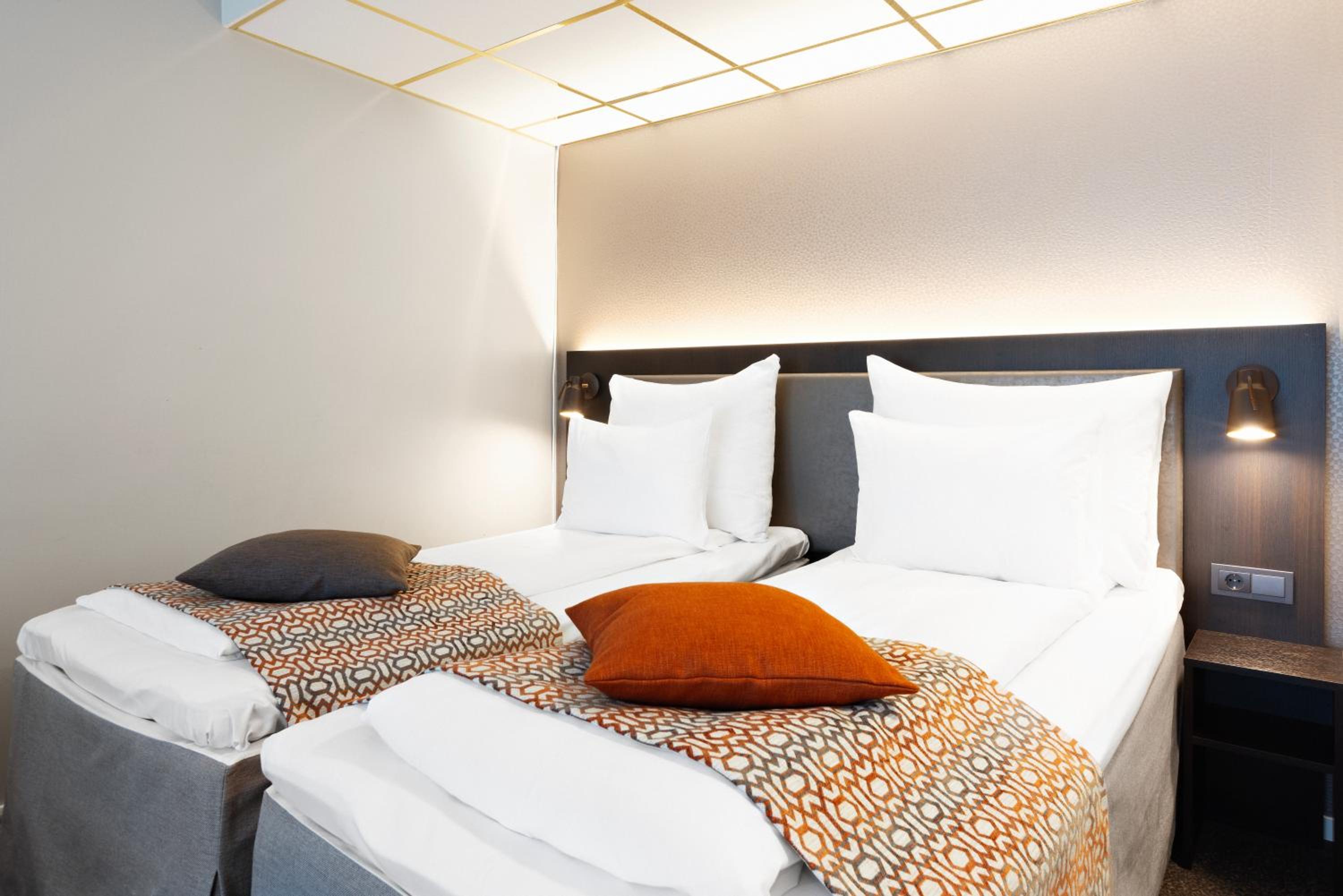 Standard Twin Room - Photo 3