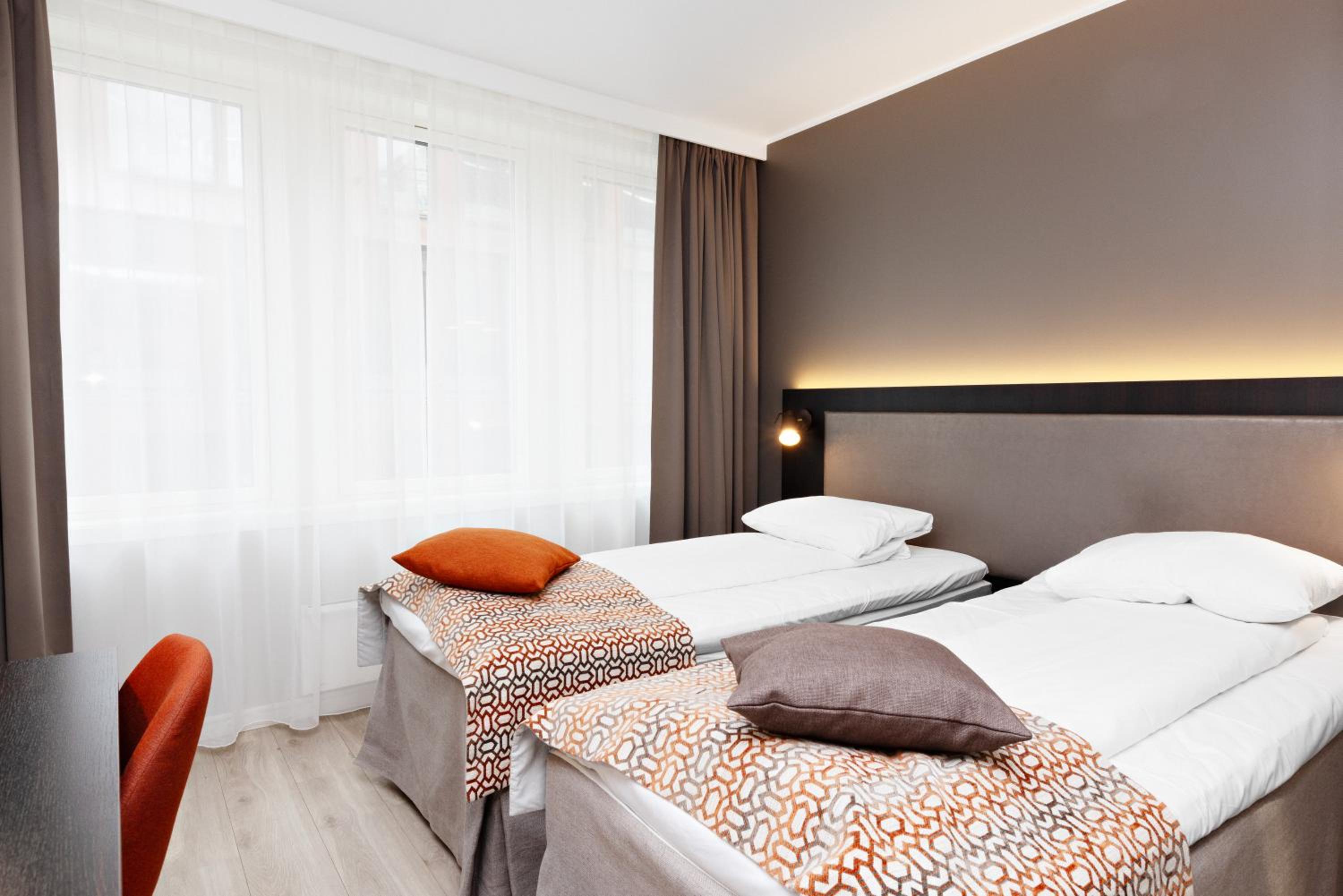Standard Twin Room - Photo 4