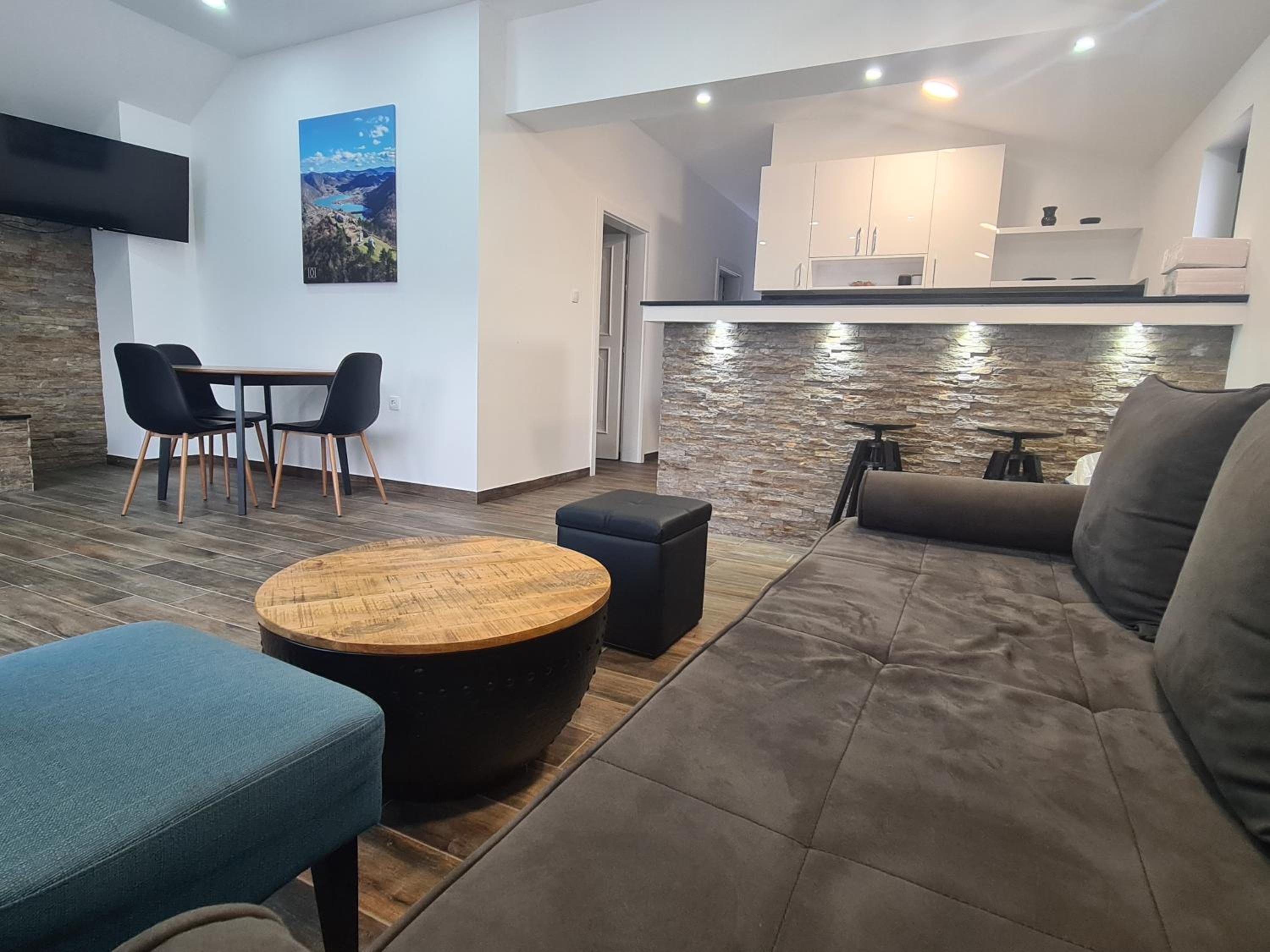 Family Room with Lake View photo 2