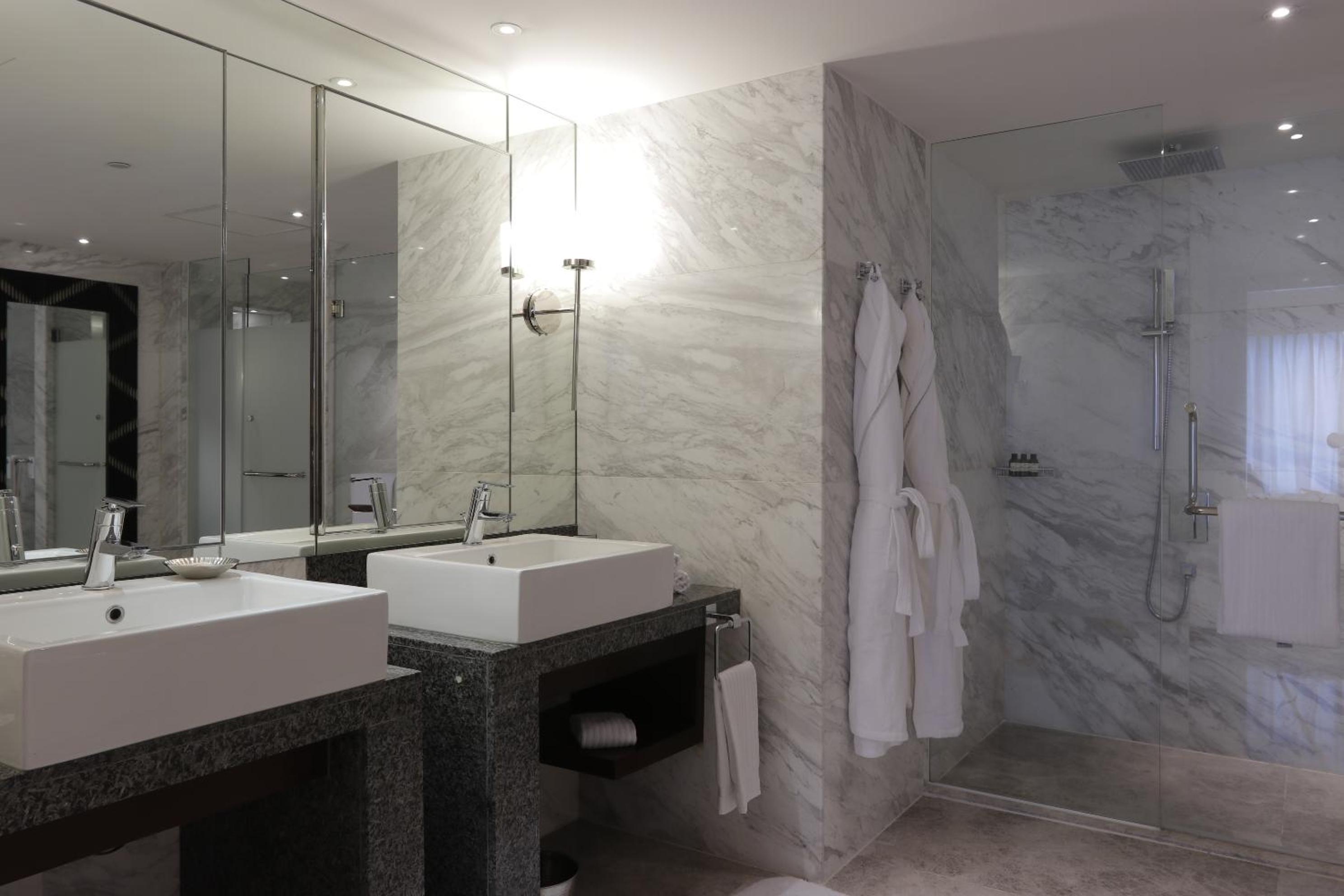 Fairmont Gold Corner Suite photo 2