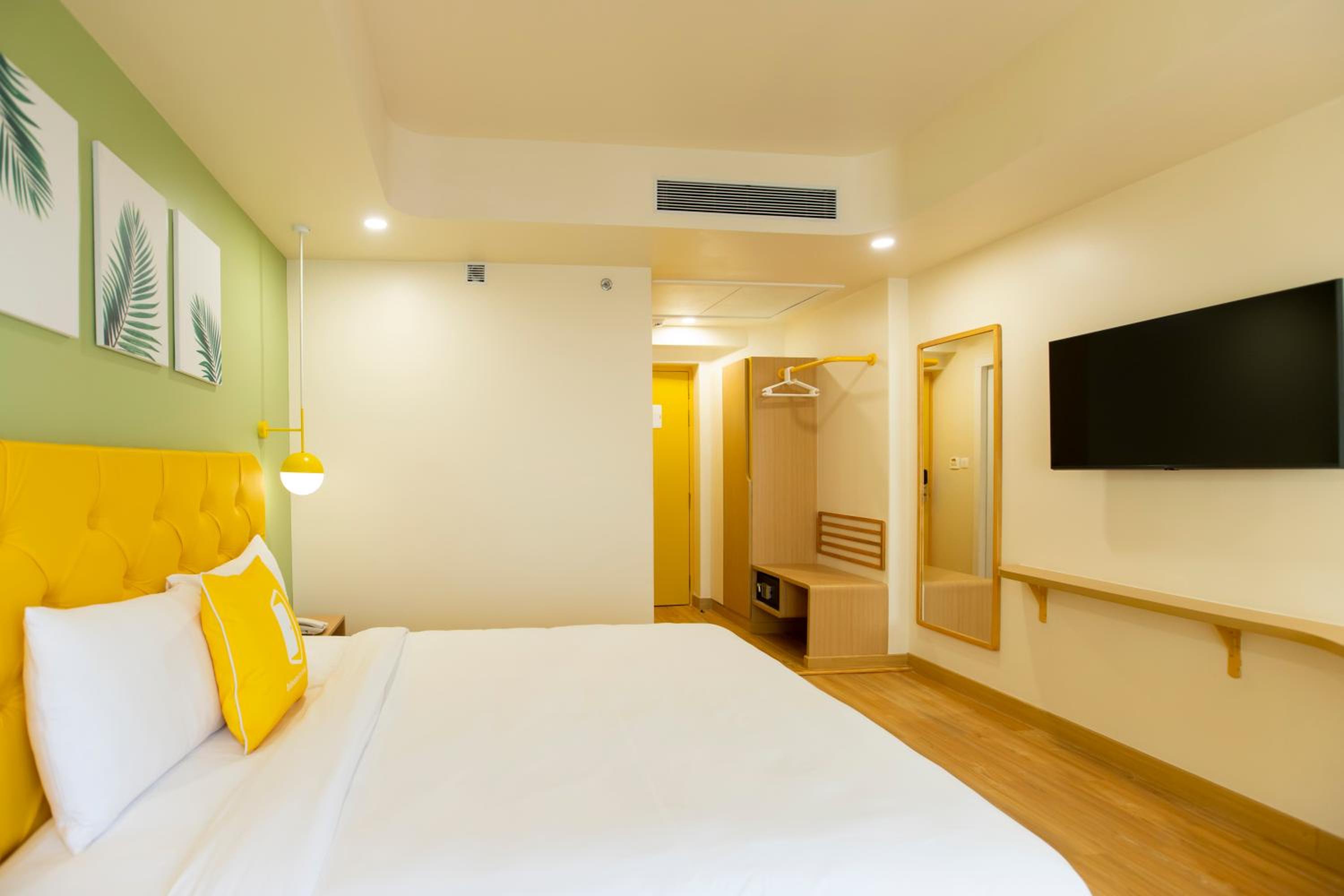 Deluxe King Room photo 2