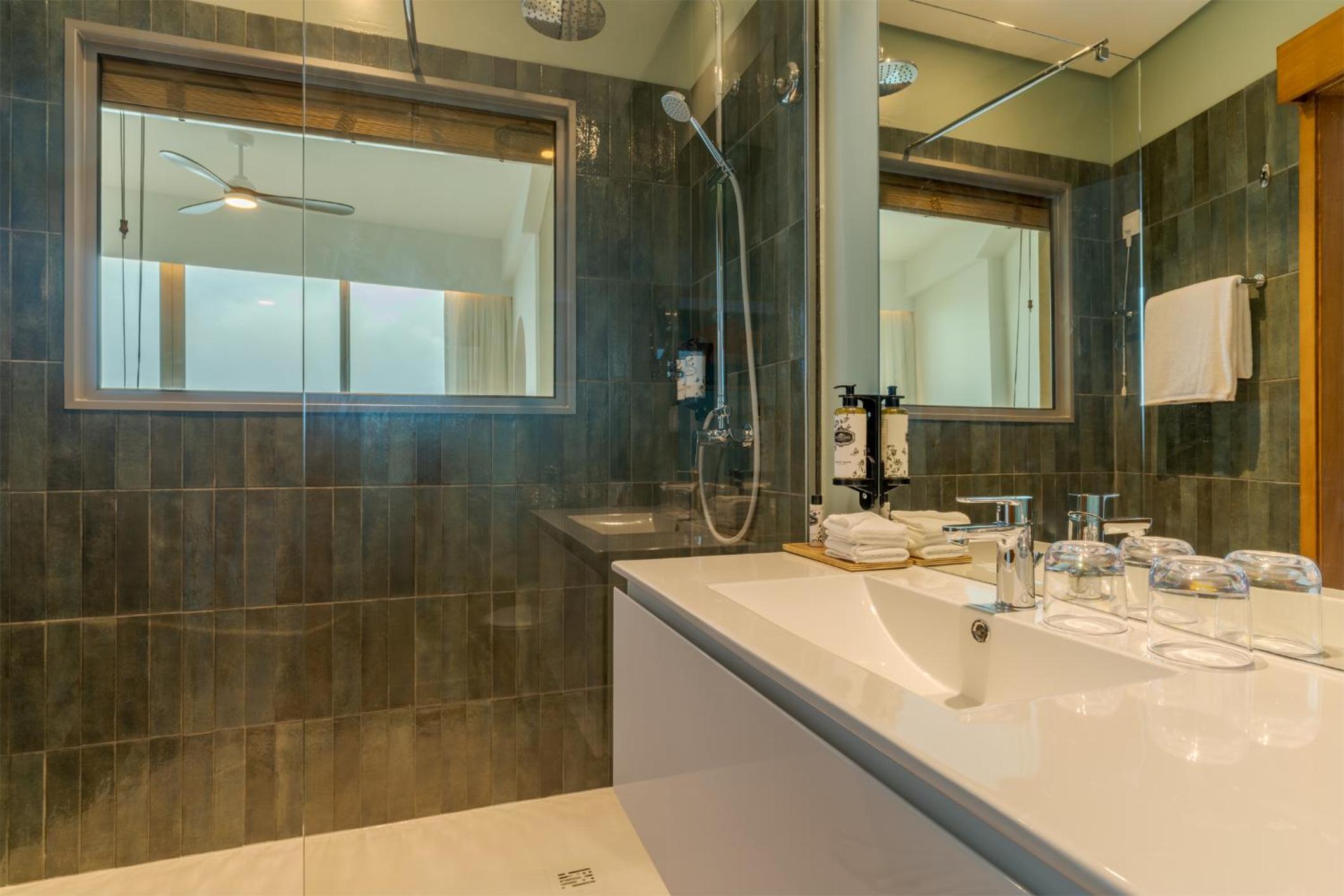 Superior Double or Twin Room with Sea View - Photo 4