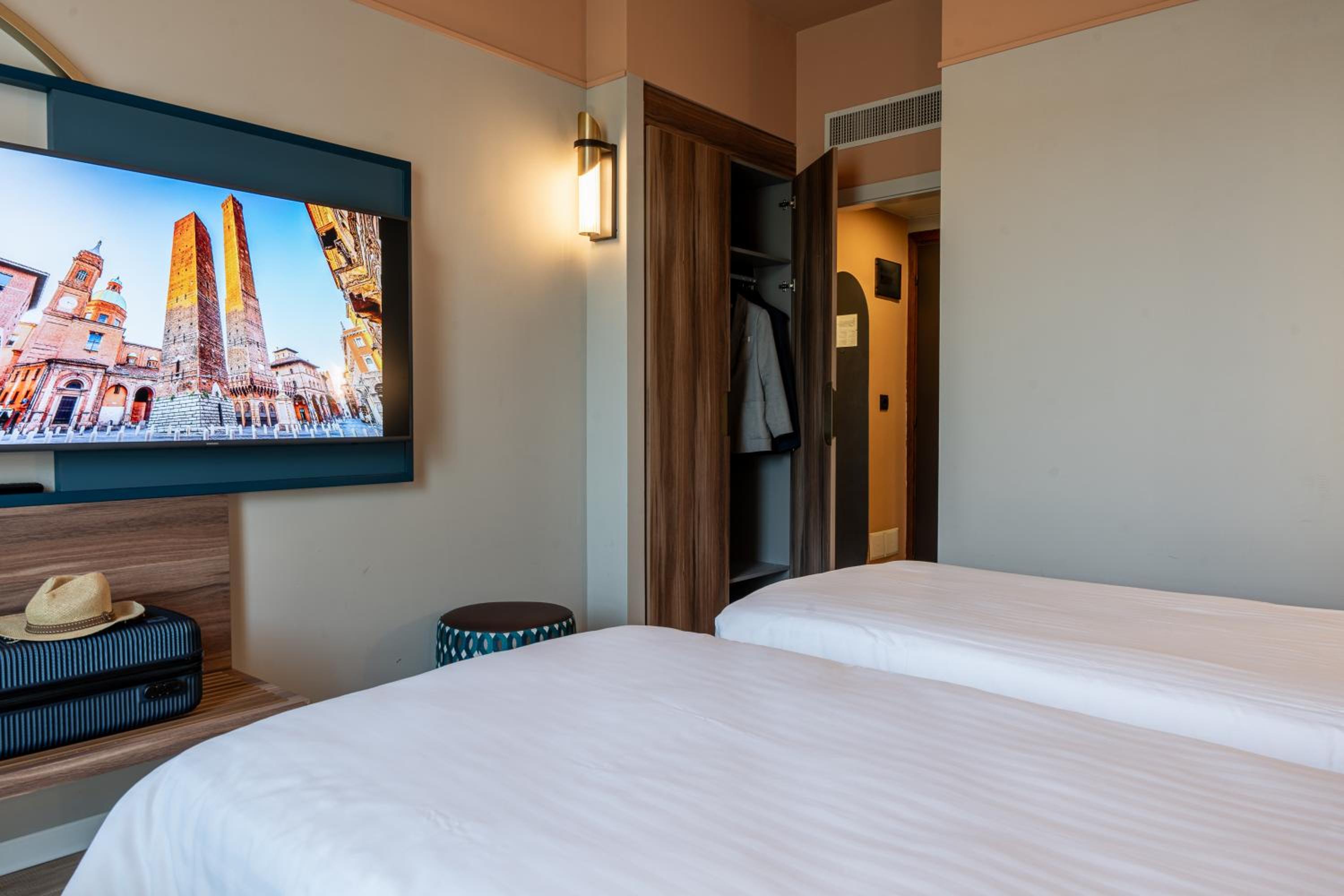 Renovated Twin Superior Room - Photo 5