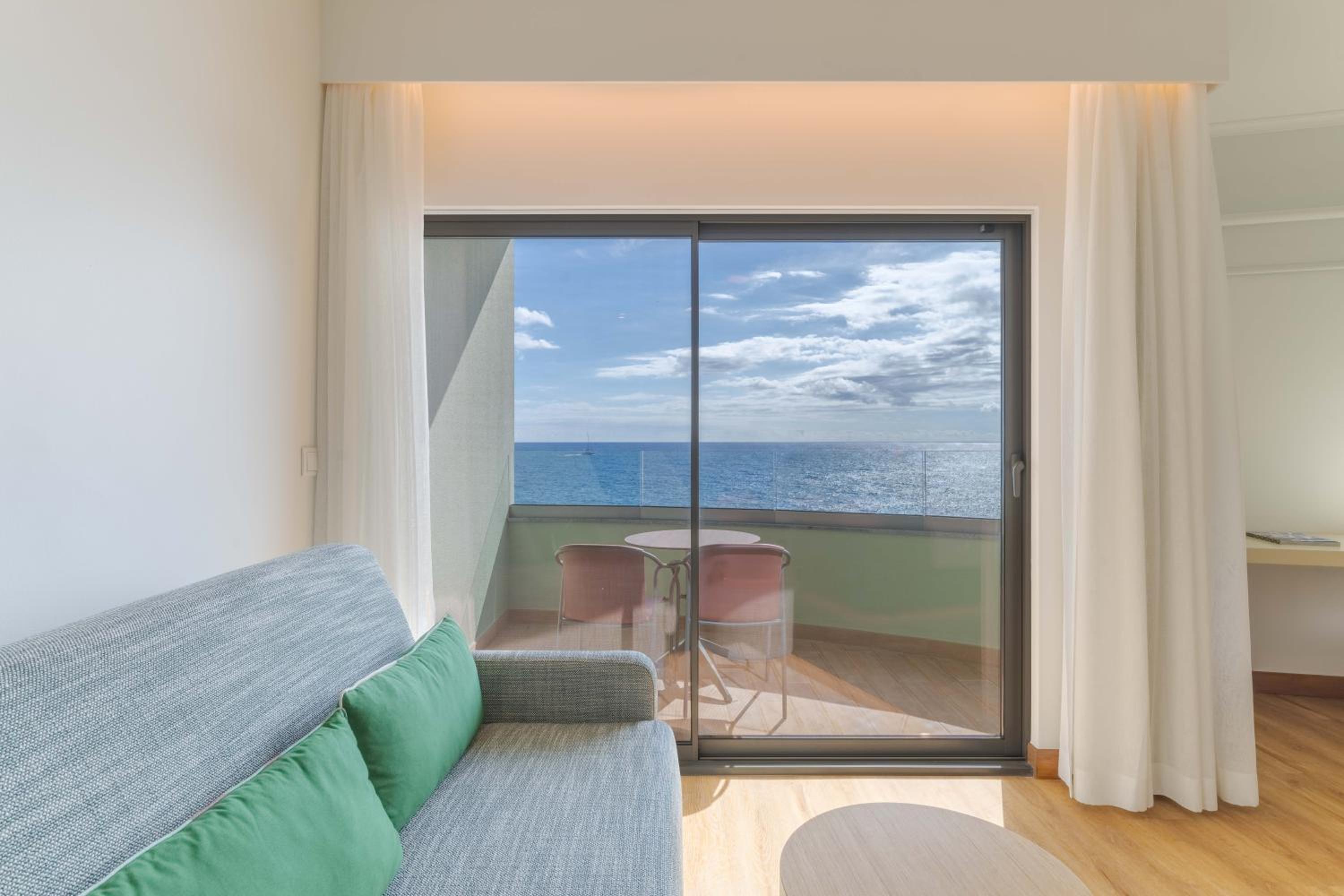 Triple Room with Sea View - Photo 4