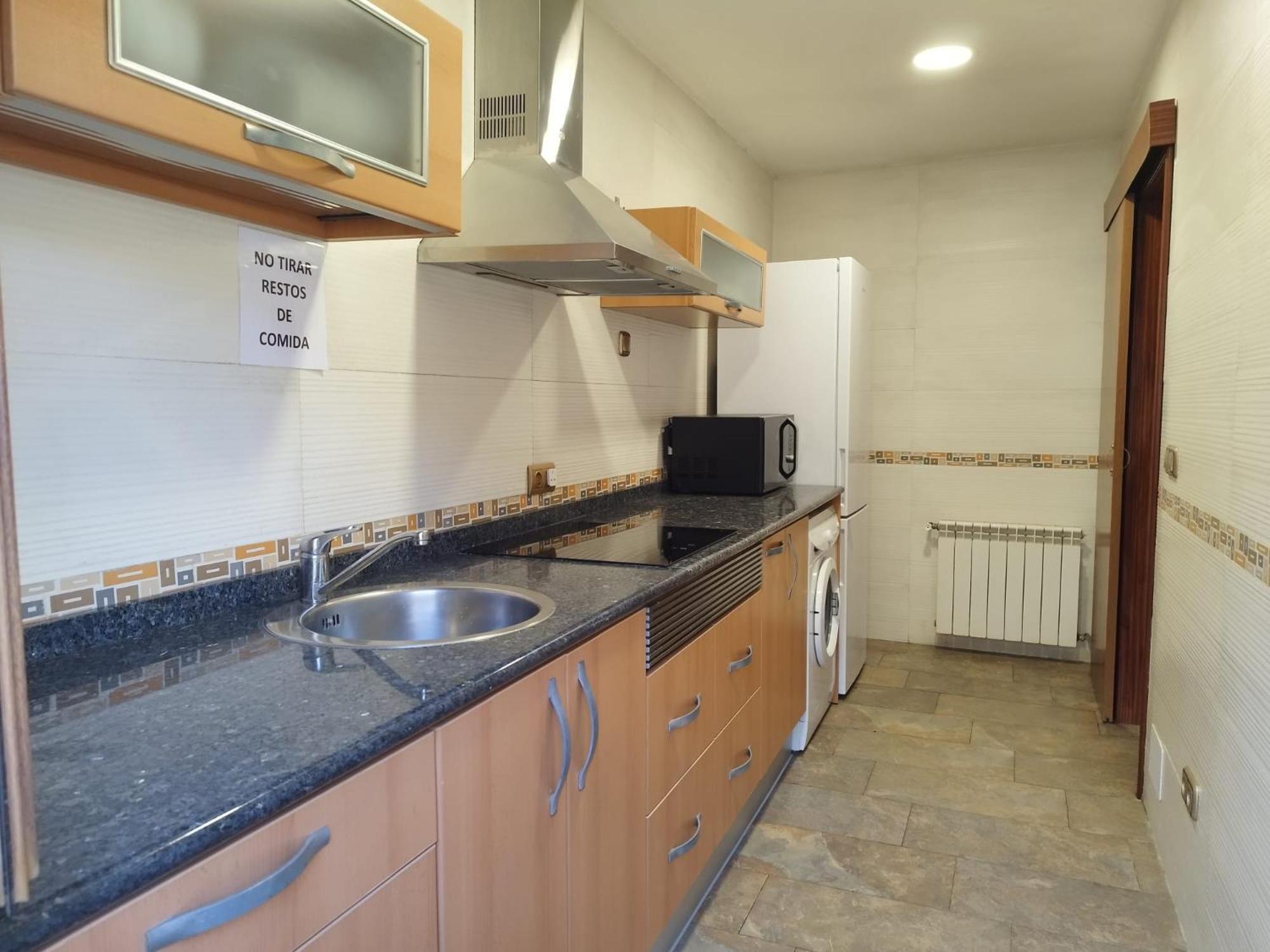 Three-Bedroom House photo 3
