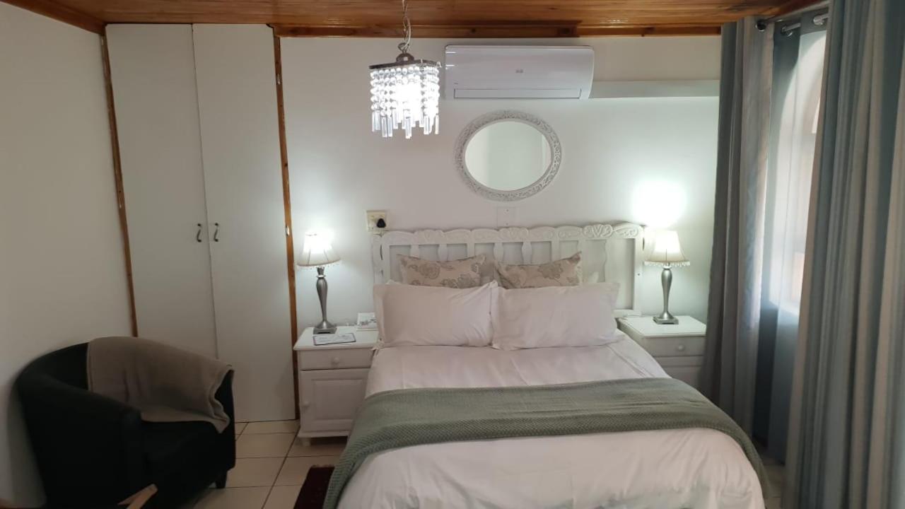 Deluxe Double Room with Shower photo 1