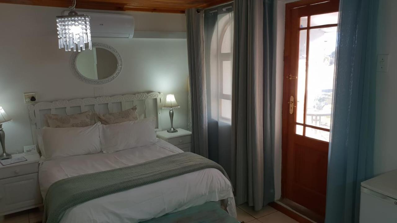Deluxe Double Room with Shower photo 2