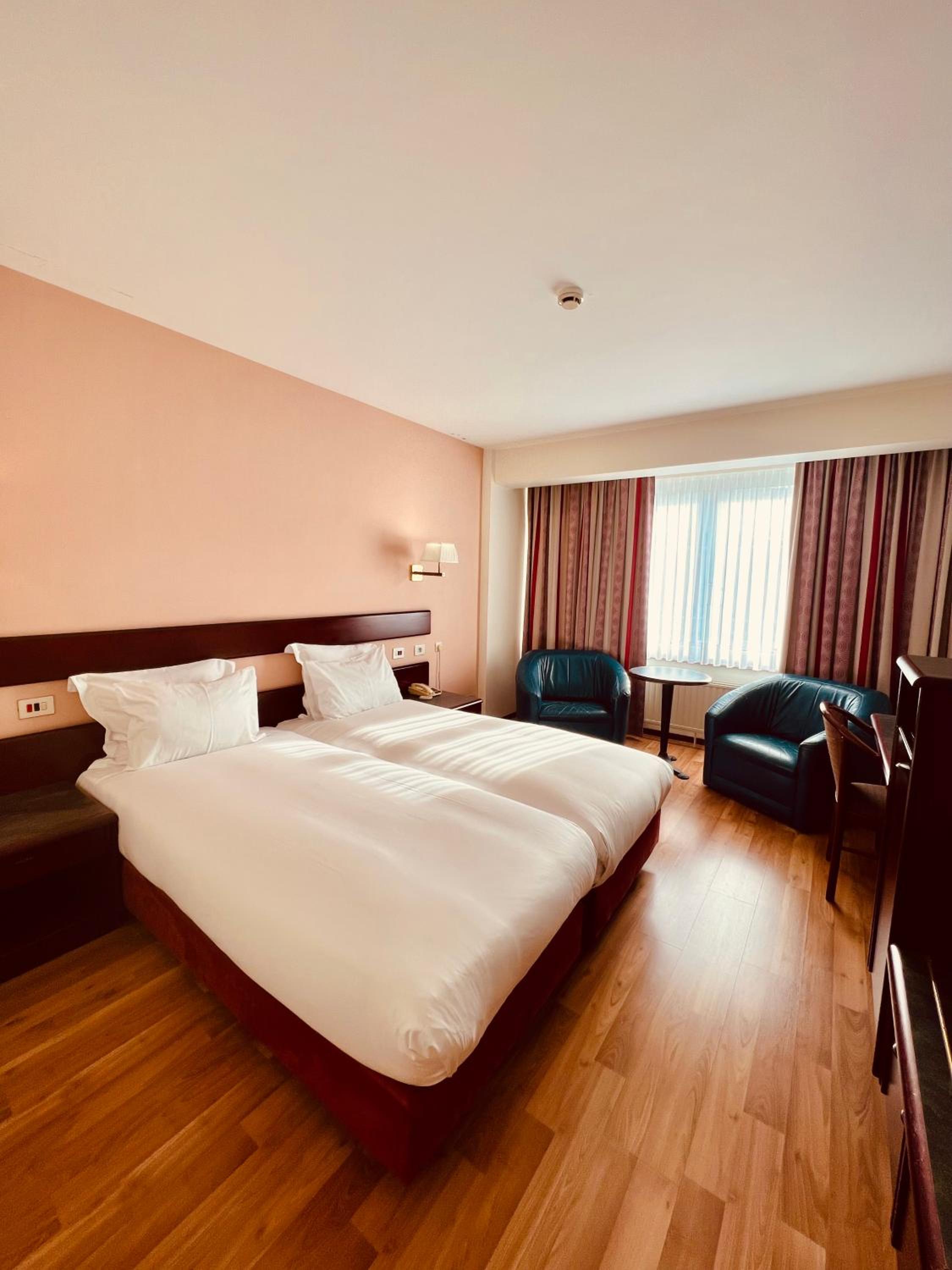 Double or Twin Room - Photo 4