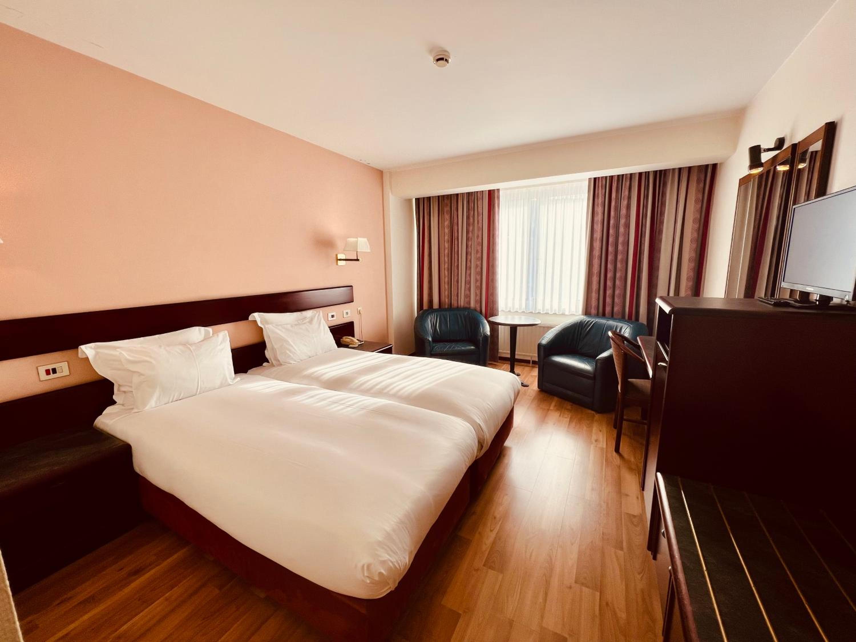 Double or Twin Room - Photo 1