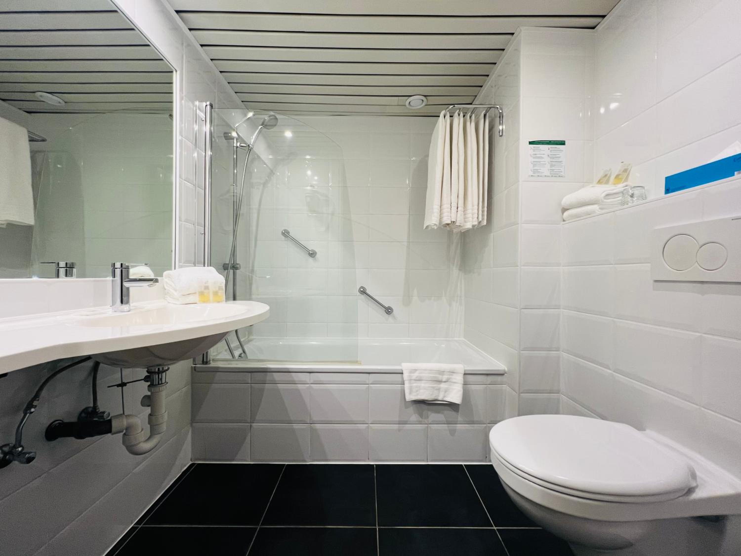 Double or Twin Room - Photo 6