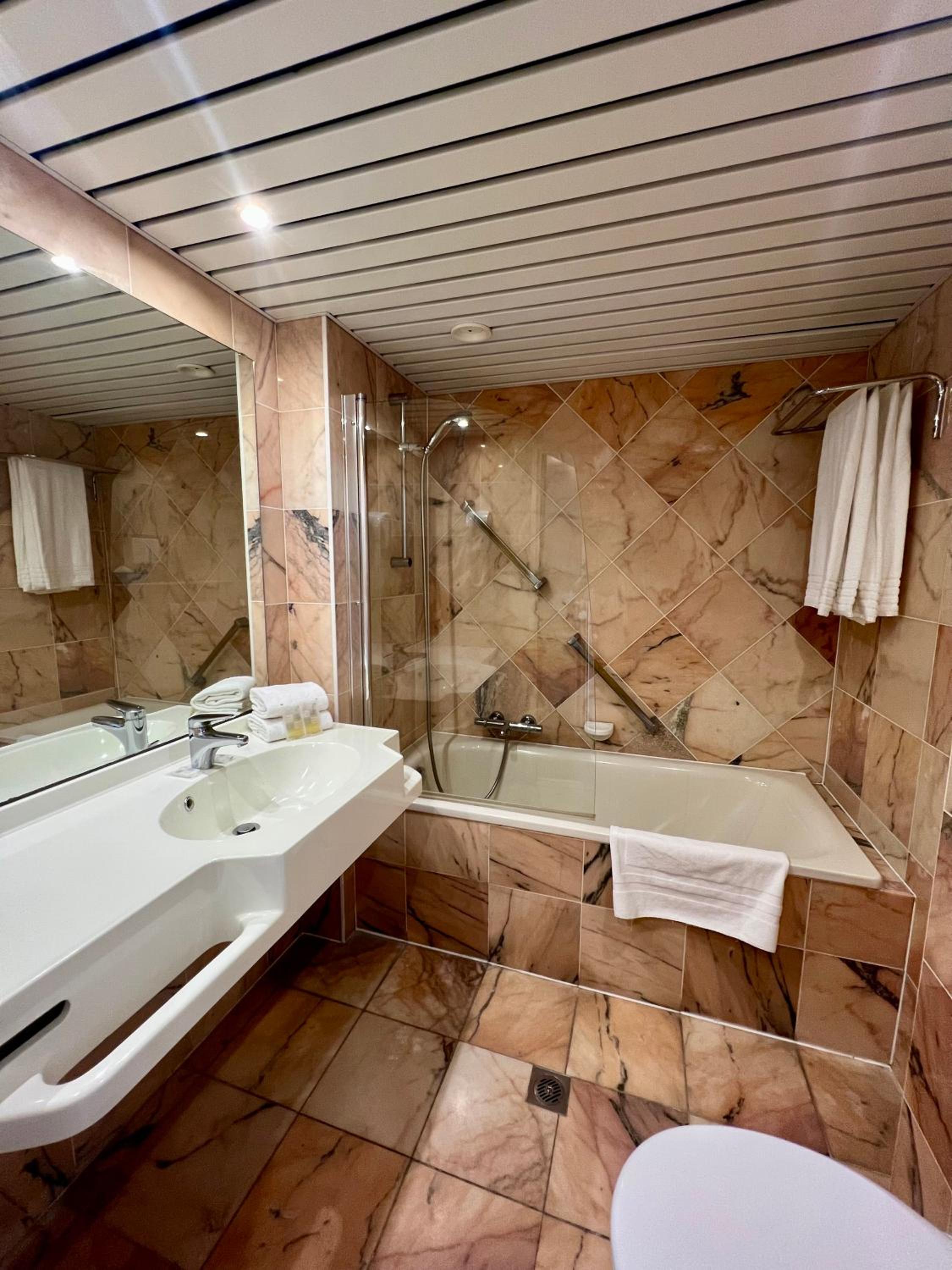 Double or Twin Room - Photo 2