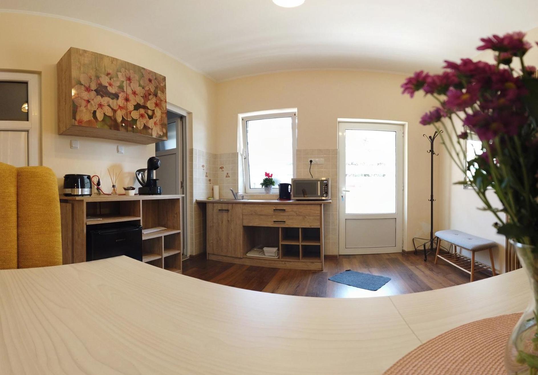 One-Bedroom Apartment - Photo 4