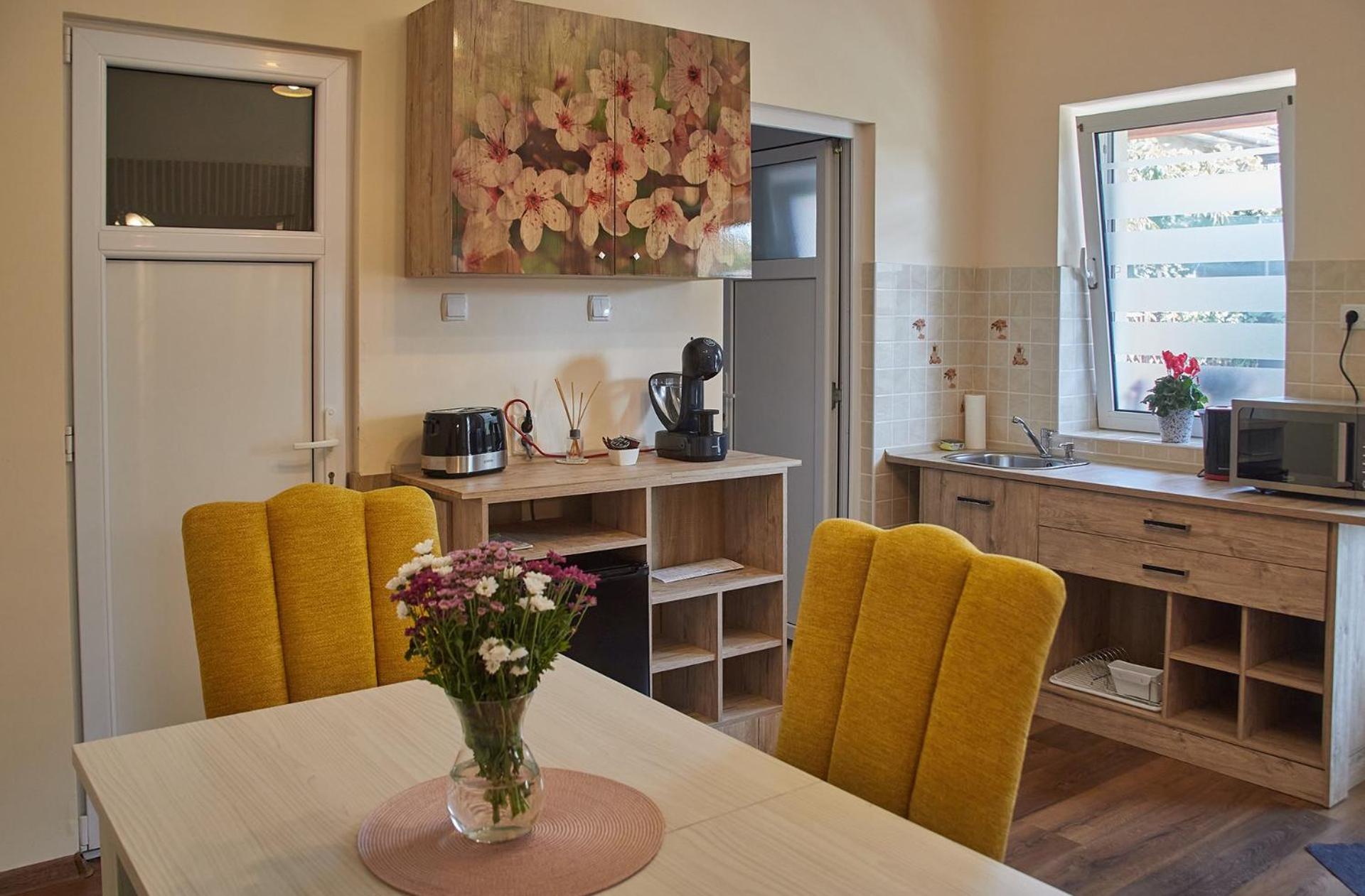 One-Bedroom Apartment - Photo 5