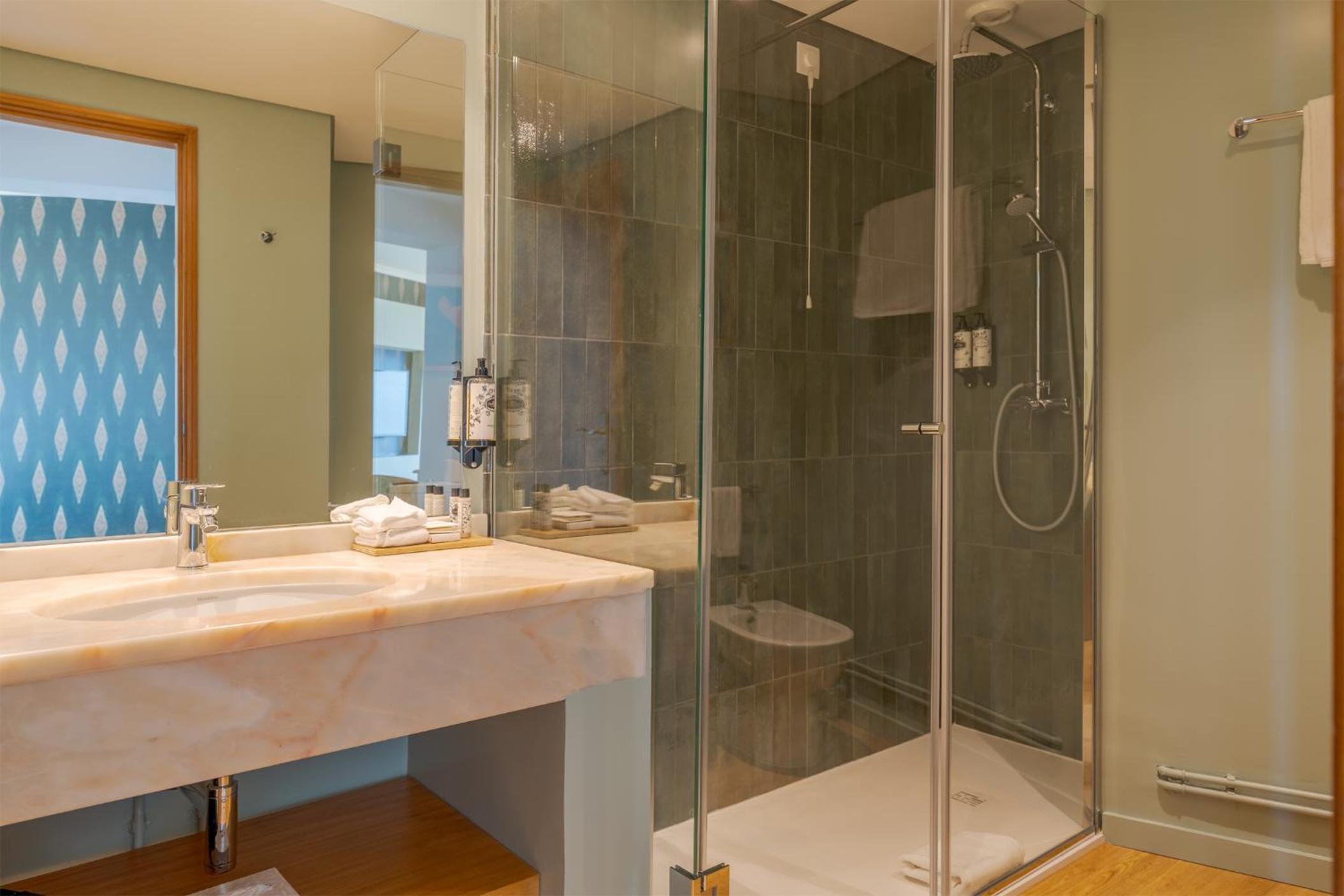 Suite with Sea View - Photo 8