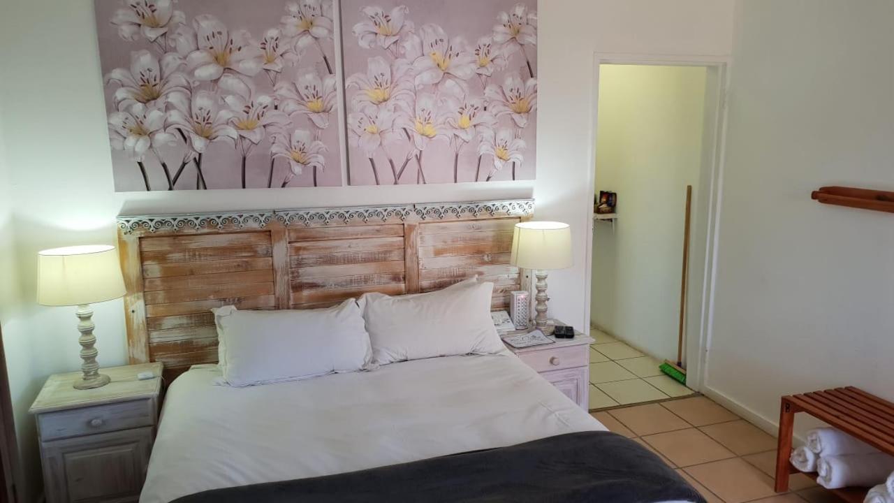 Deluxe Double Room with Shower photo 2