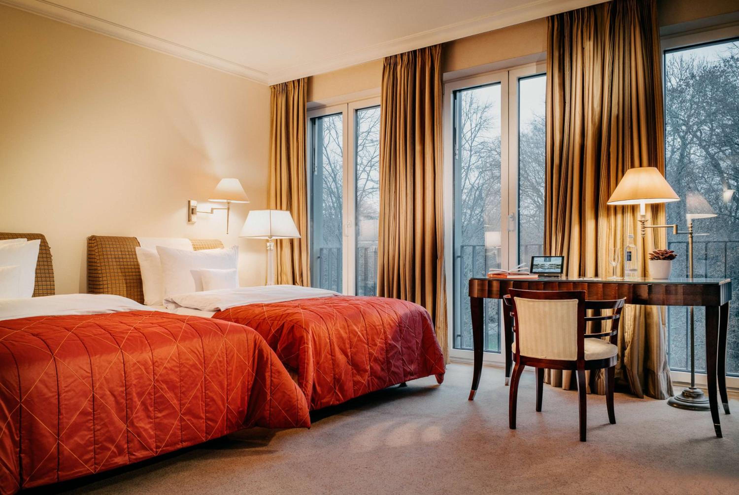 Deluxe Twin Room with Lake View - Photo 1