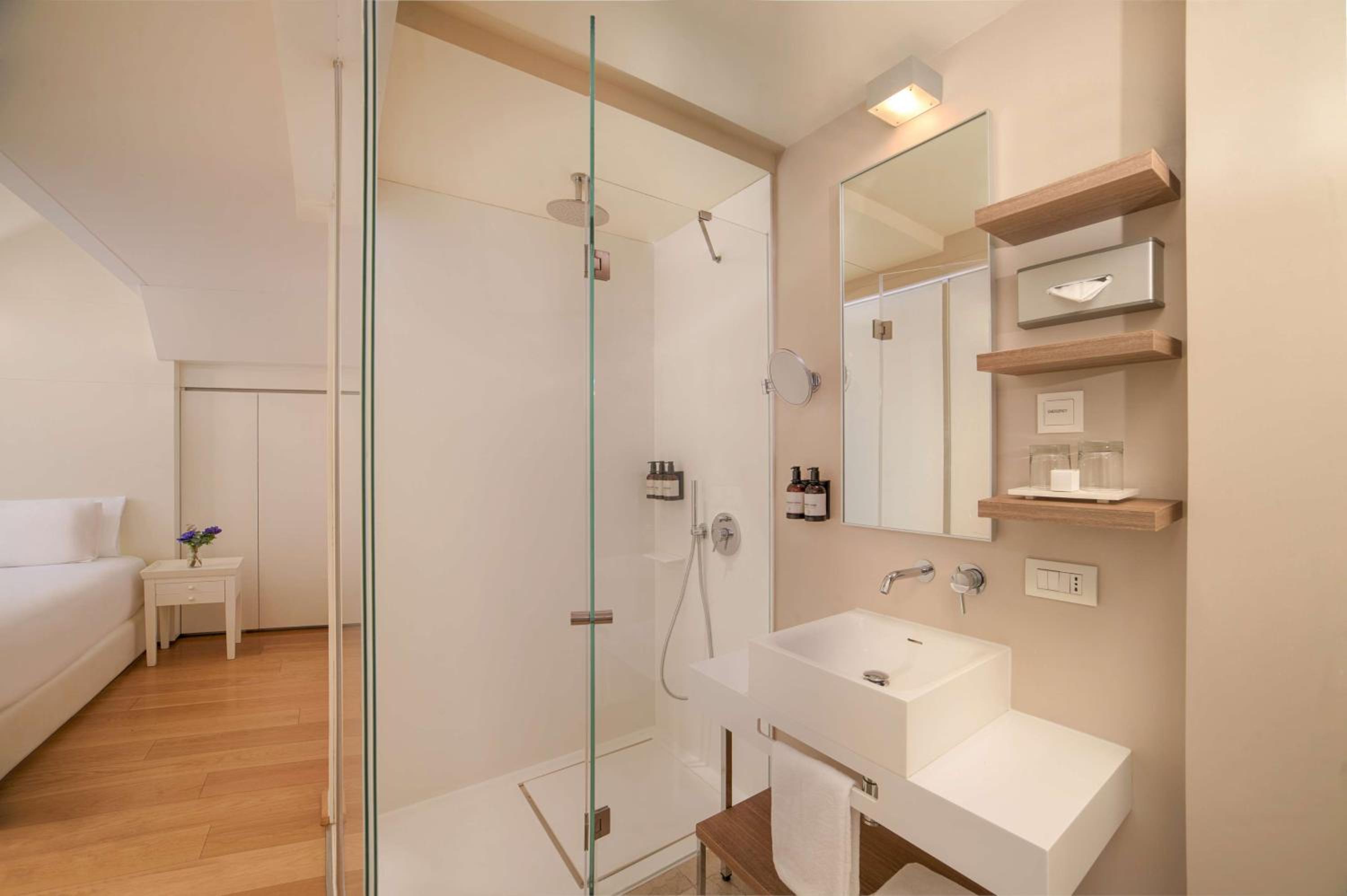 Avani Superior Room Free Parking