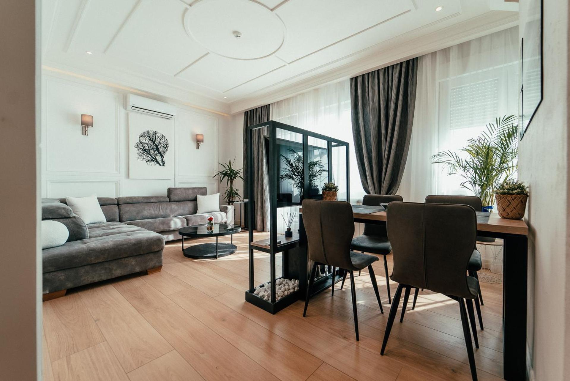 Deluxe Apartment