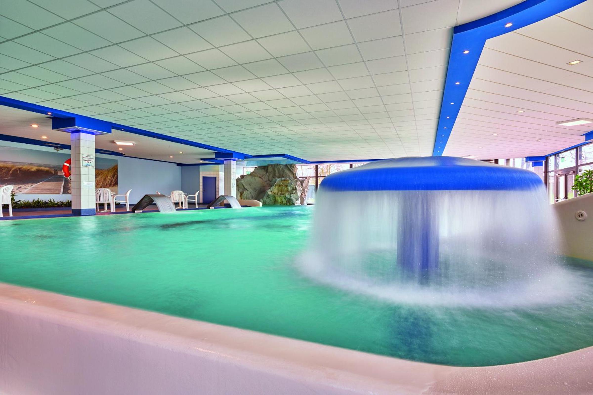 Apartment with Balcony photo 2