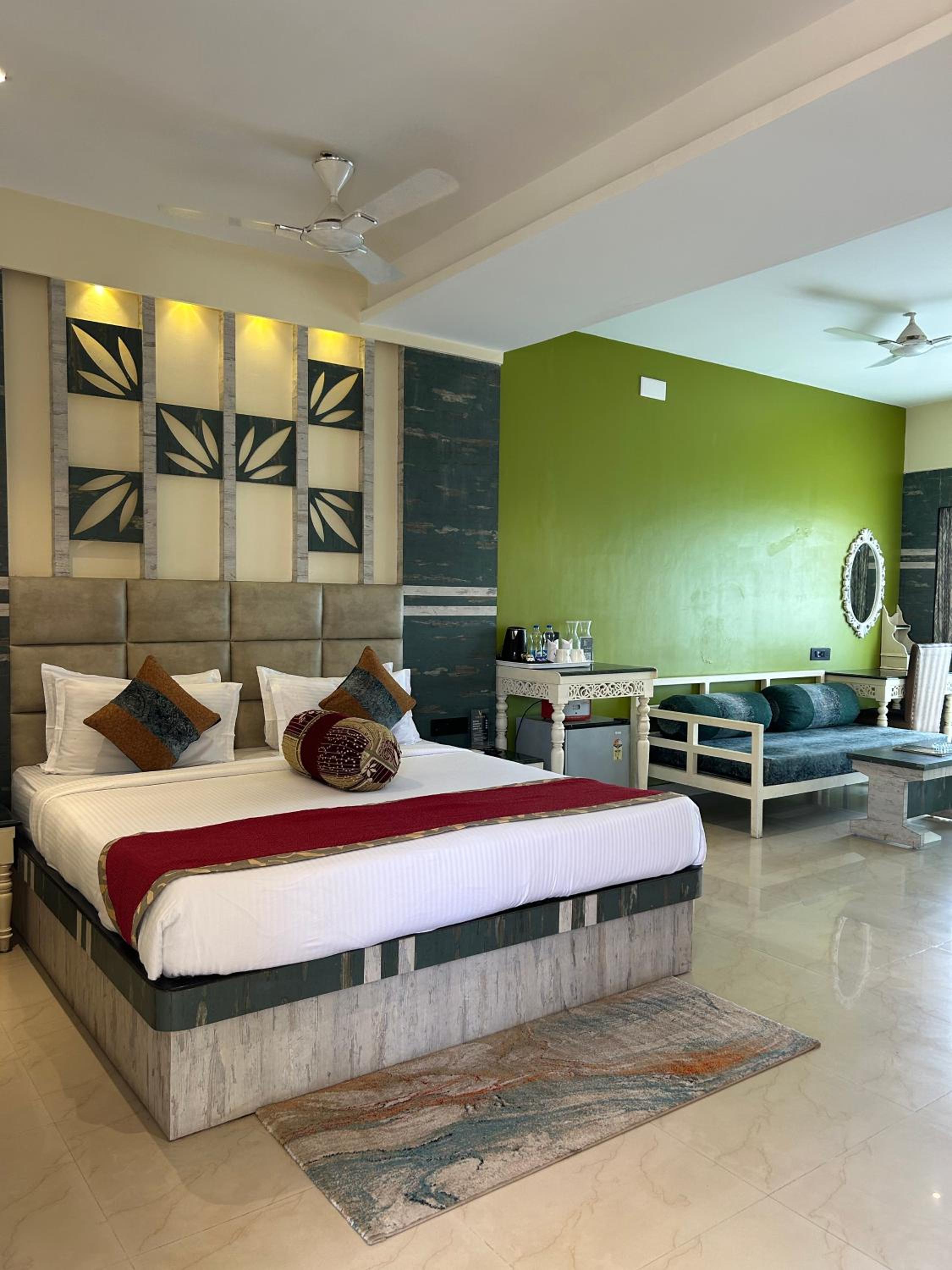 King Room with Balcony - Photo 1