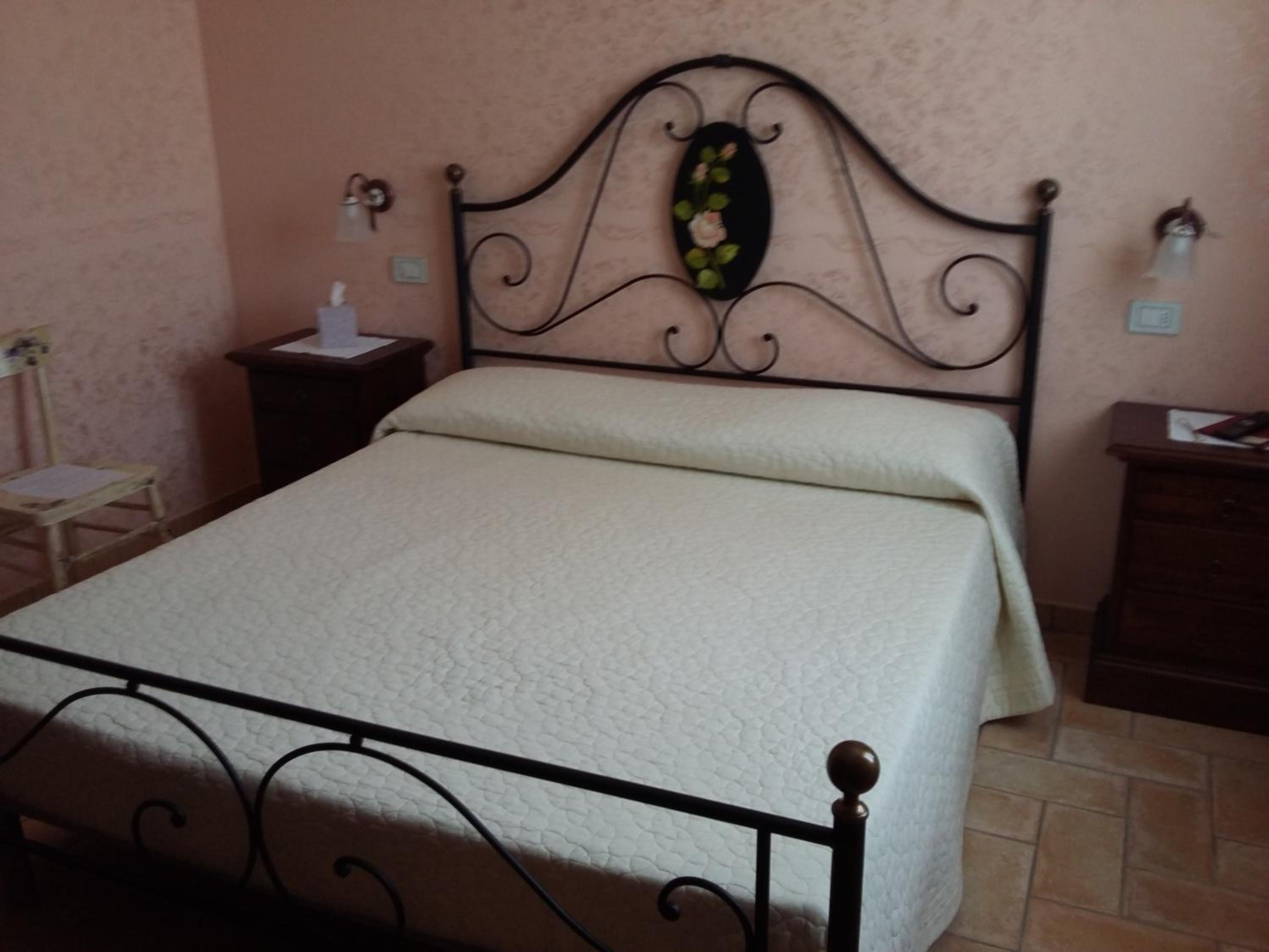Double Room with Private Bathroom - Photo 7