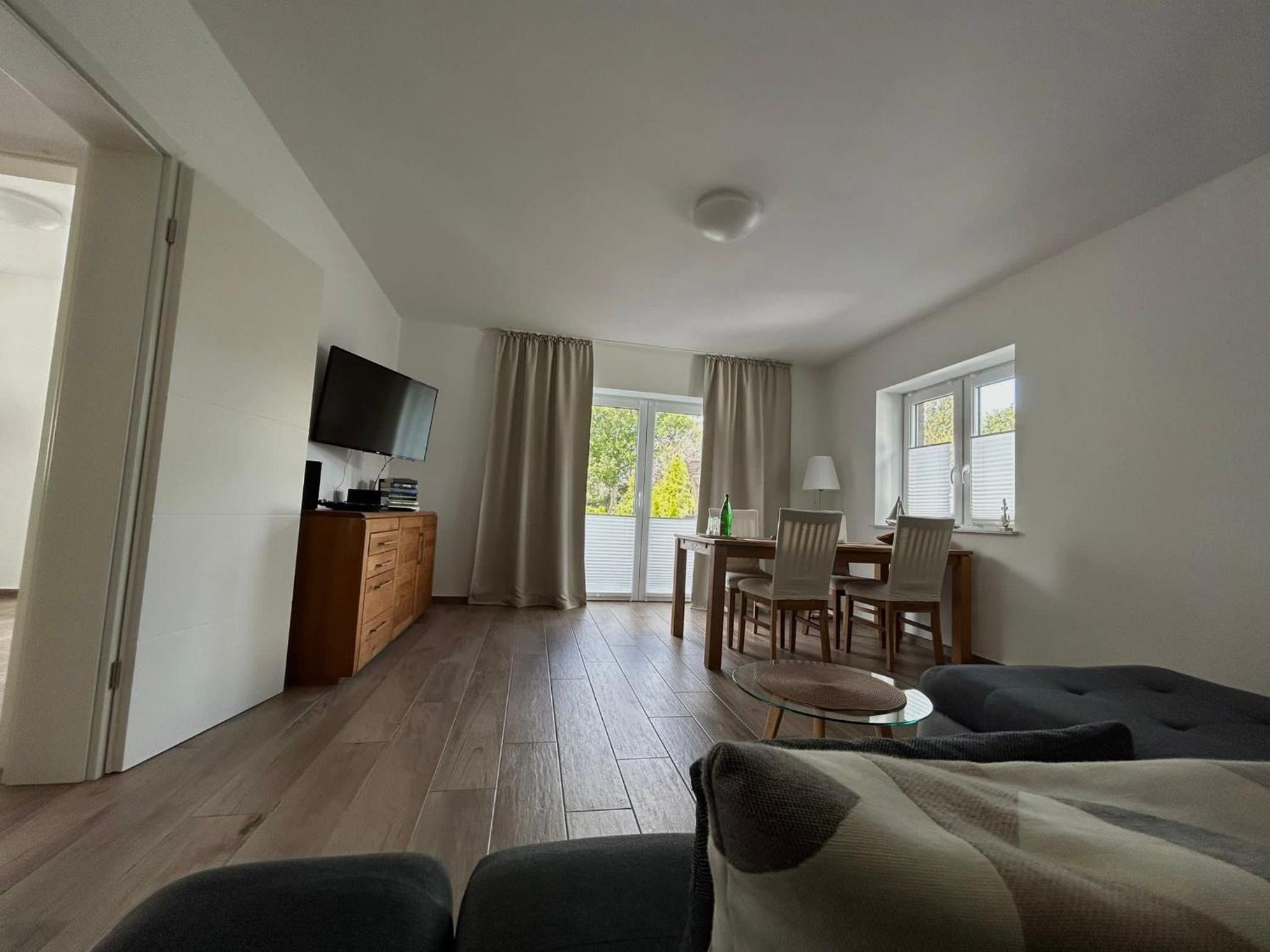 One-Bedroom Apartment - Photo 2