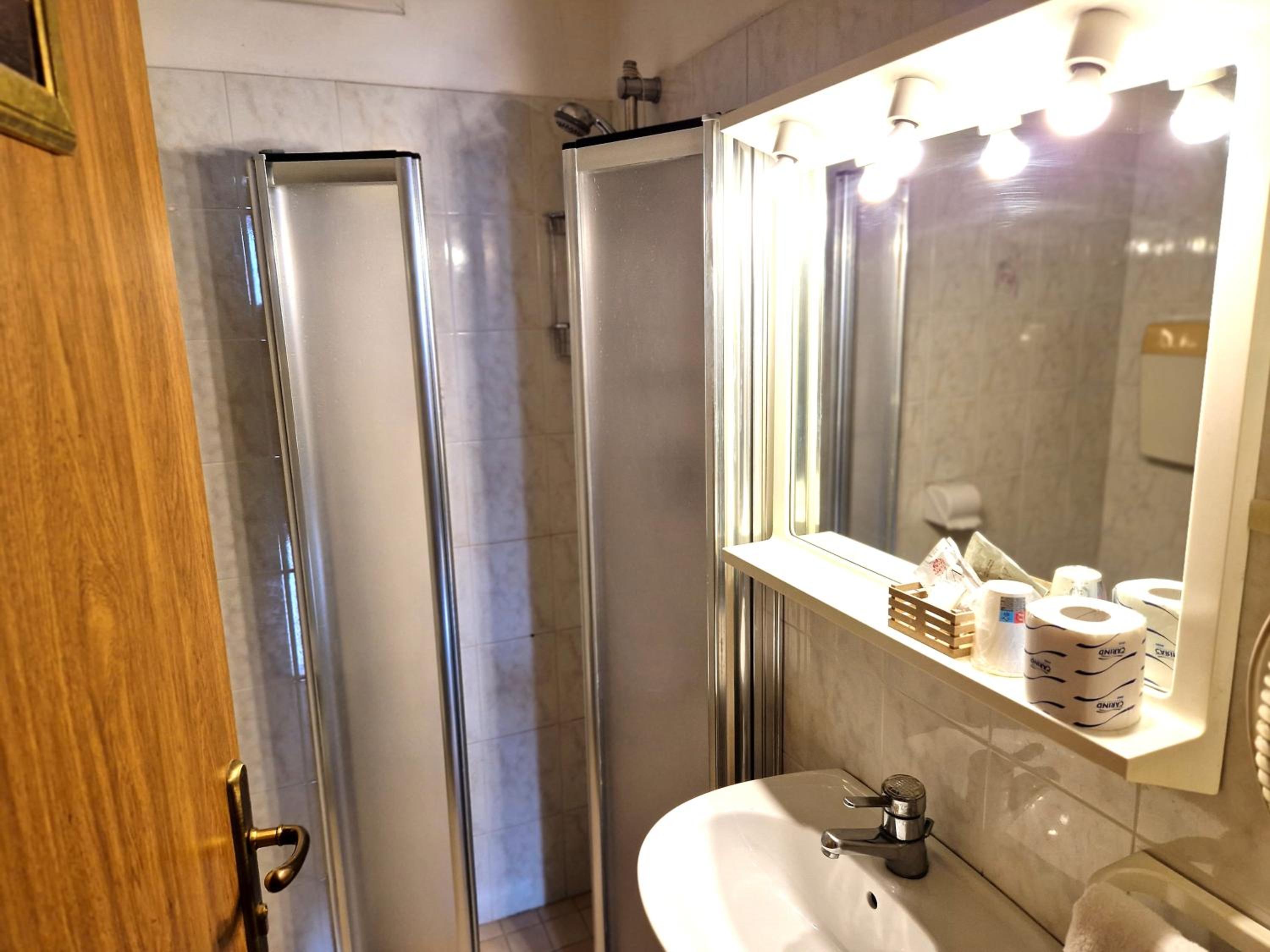 Economy Double Room photo 2