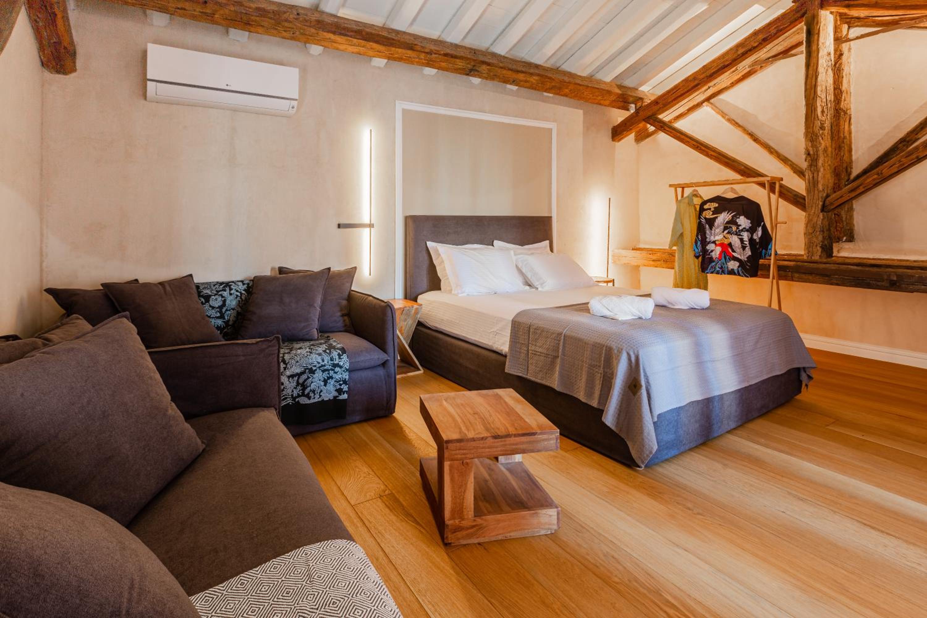 Deluxe King Suite