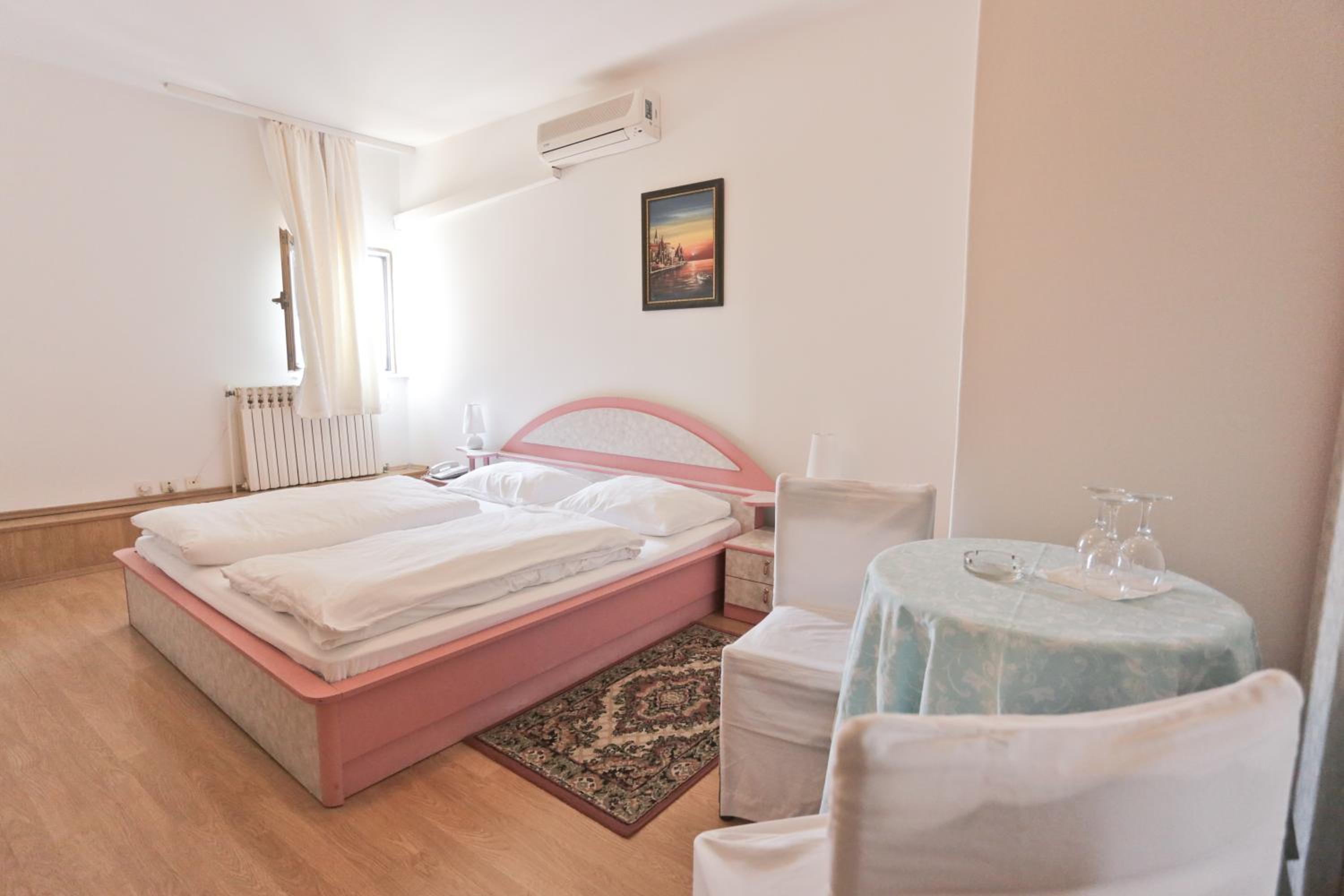 Double Room - Photo 13