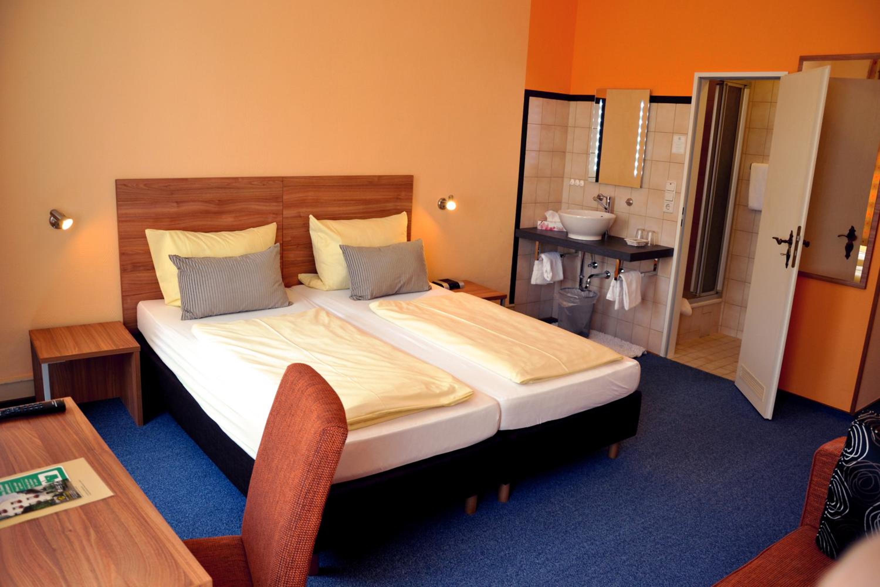 Double Room - Photo 7