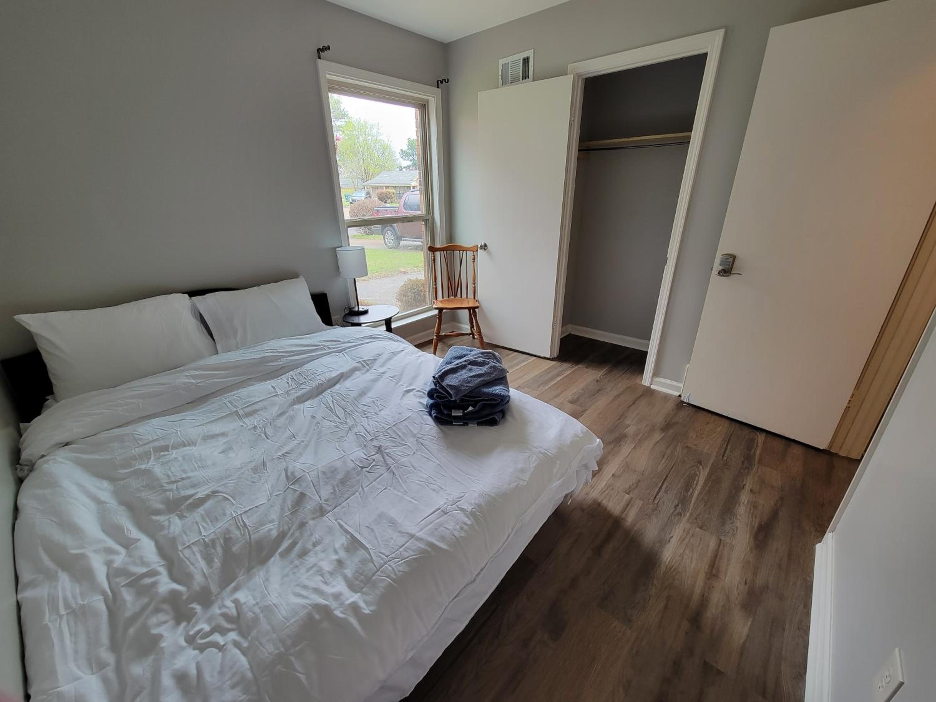 Three-Bedroom House photo 3