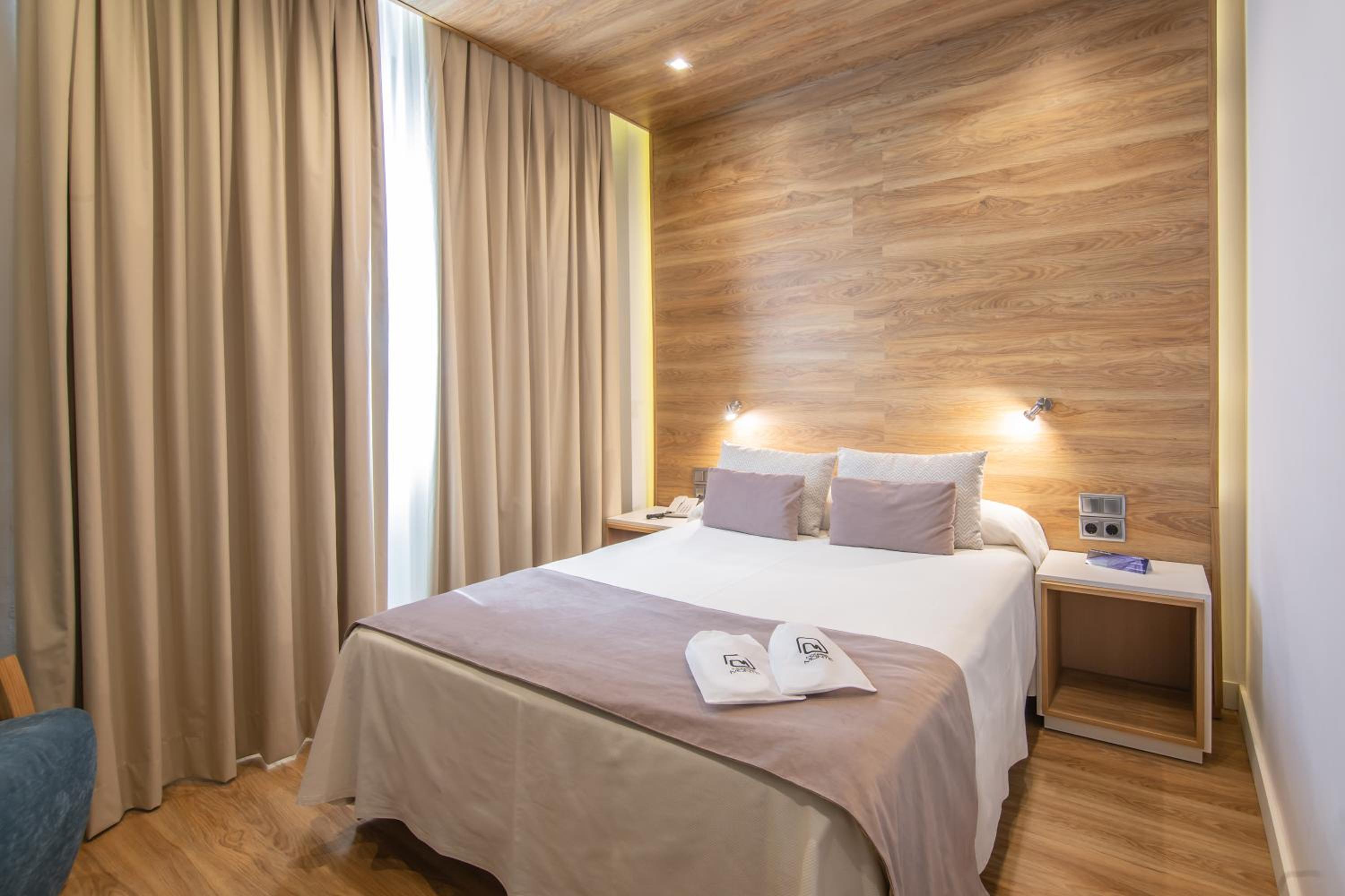 Budget Double Room - Photo 1