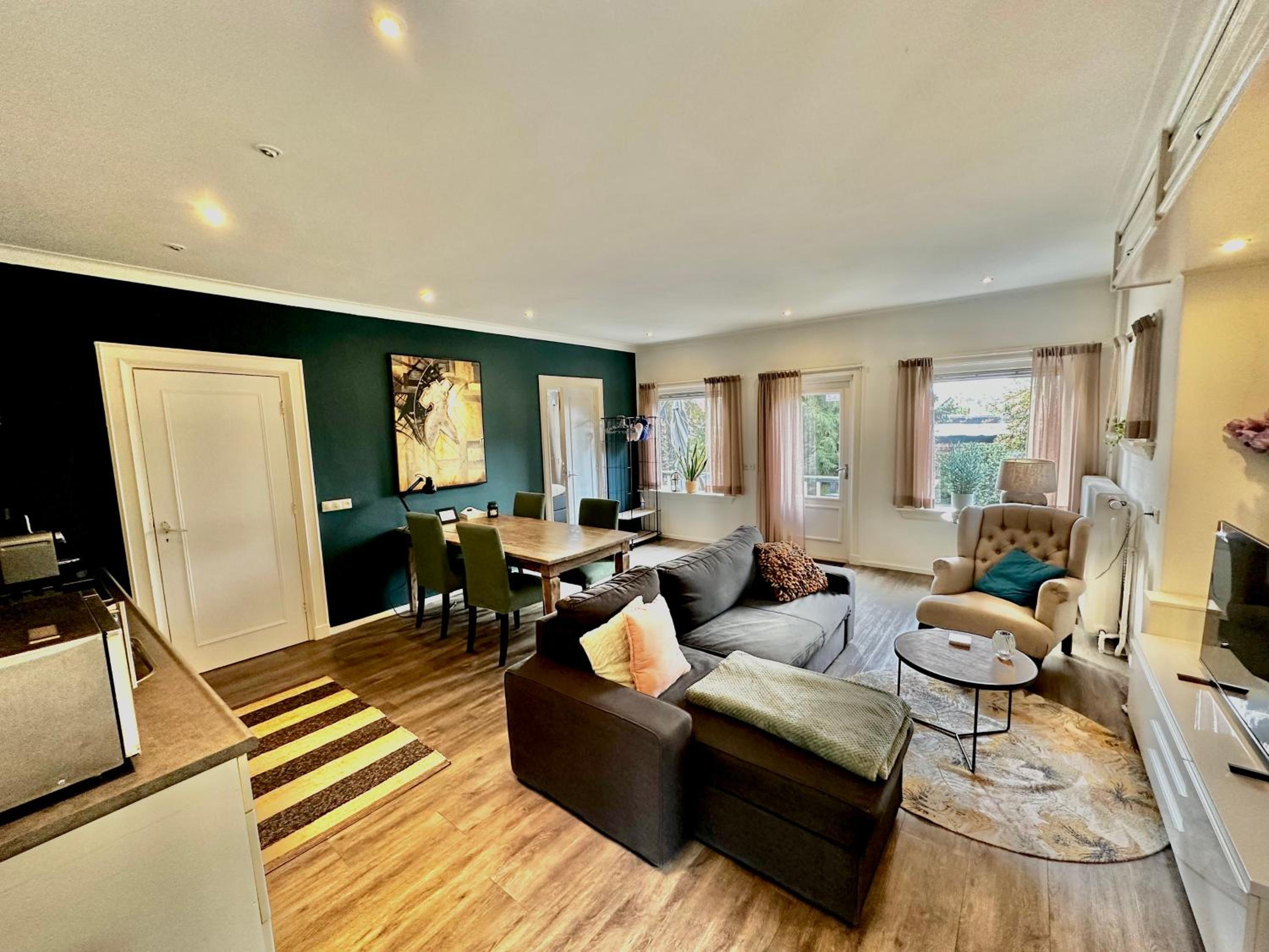 Deluxe Apartment with Balcony - Photo 15