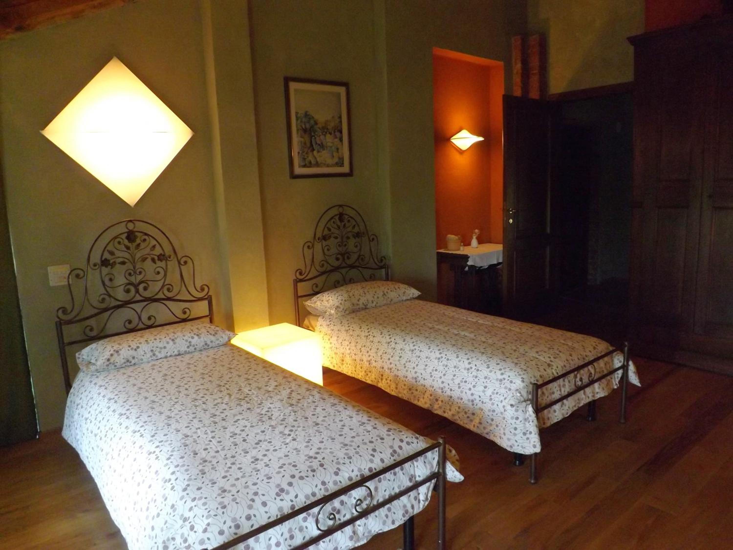 Double or Twin Room with Private Bathroom photo 2