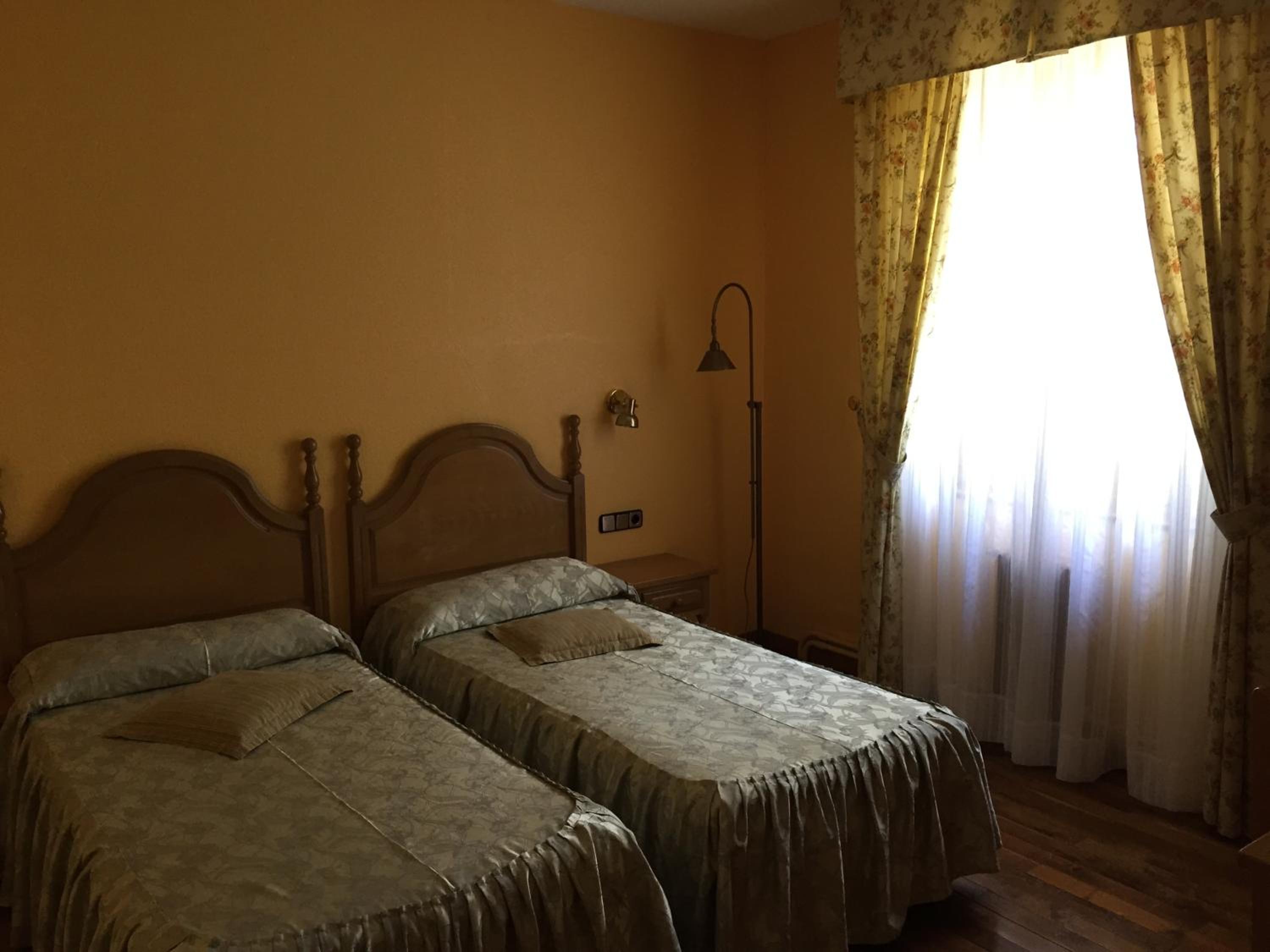 Double or Twin Room - Photo 2